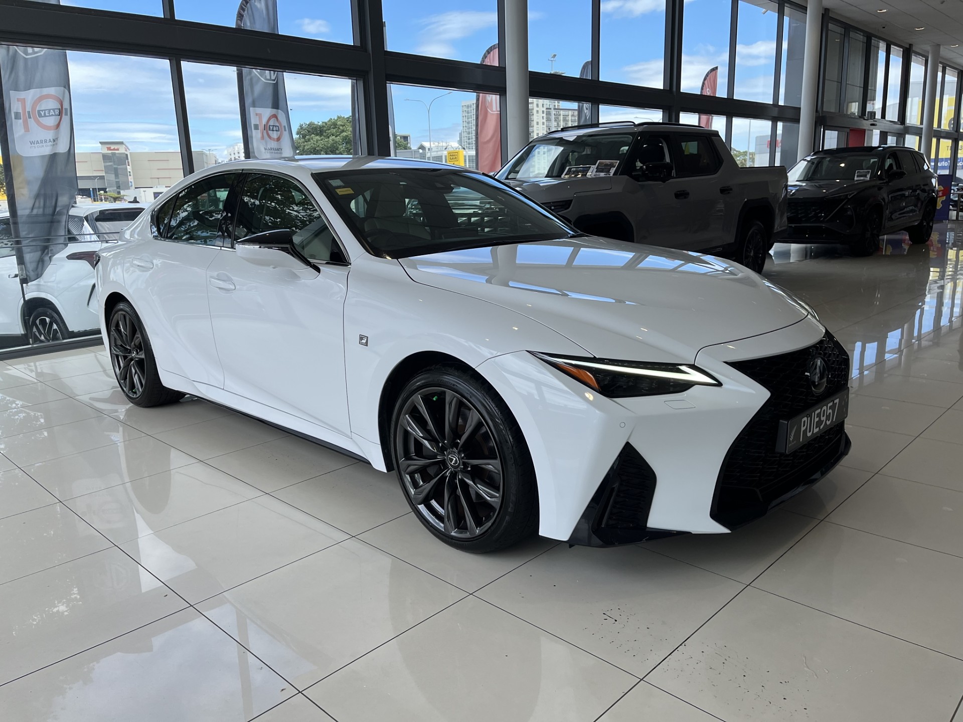 2023 Lexus IS 300H F Sport 2.5Ph/Hd