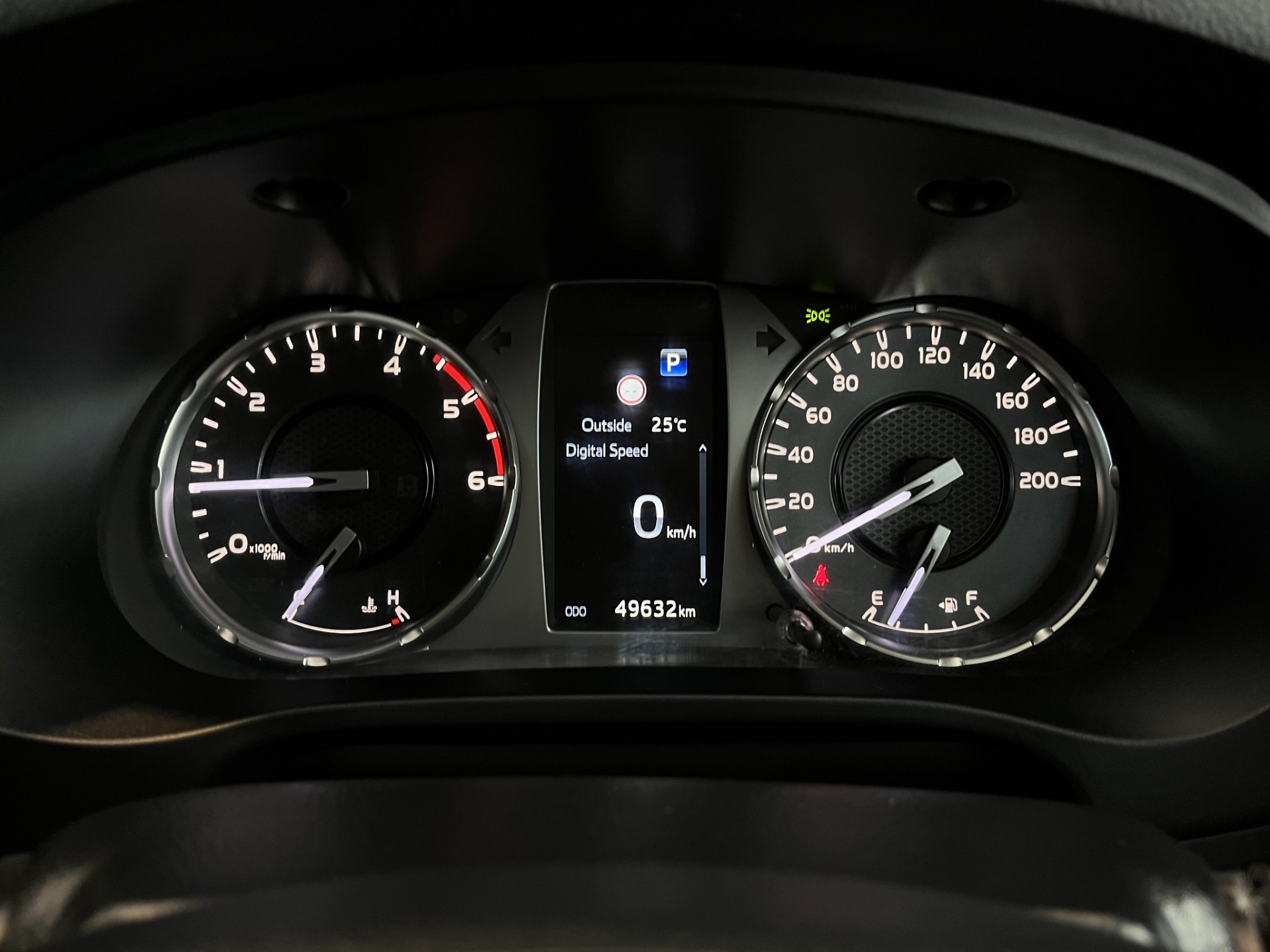 2023 Toyota Hilux SR 2.8D 4WD - Image 20