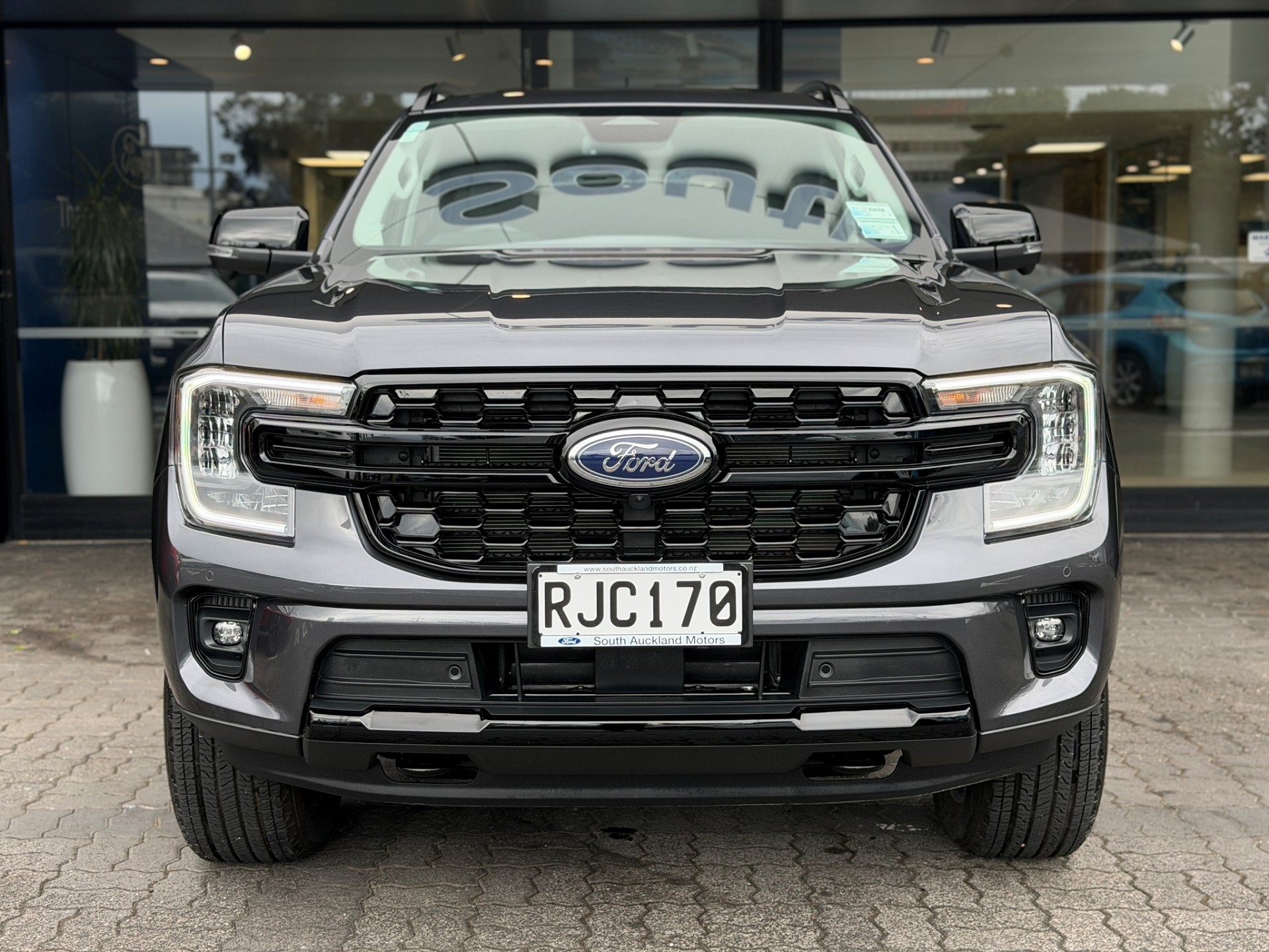 2025 Ford Everest SPORT 4WD 2.0 Bi Turbo 4X4 - Image 2