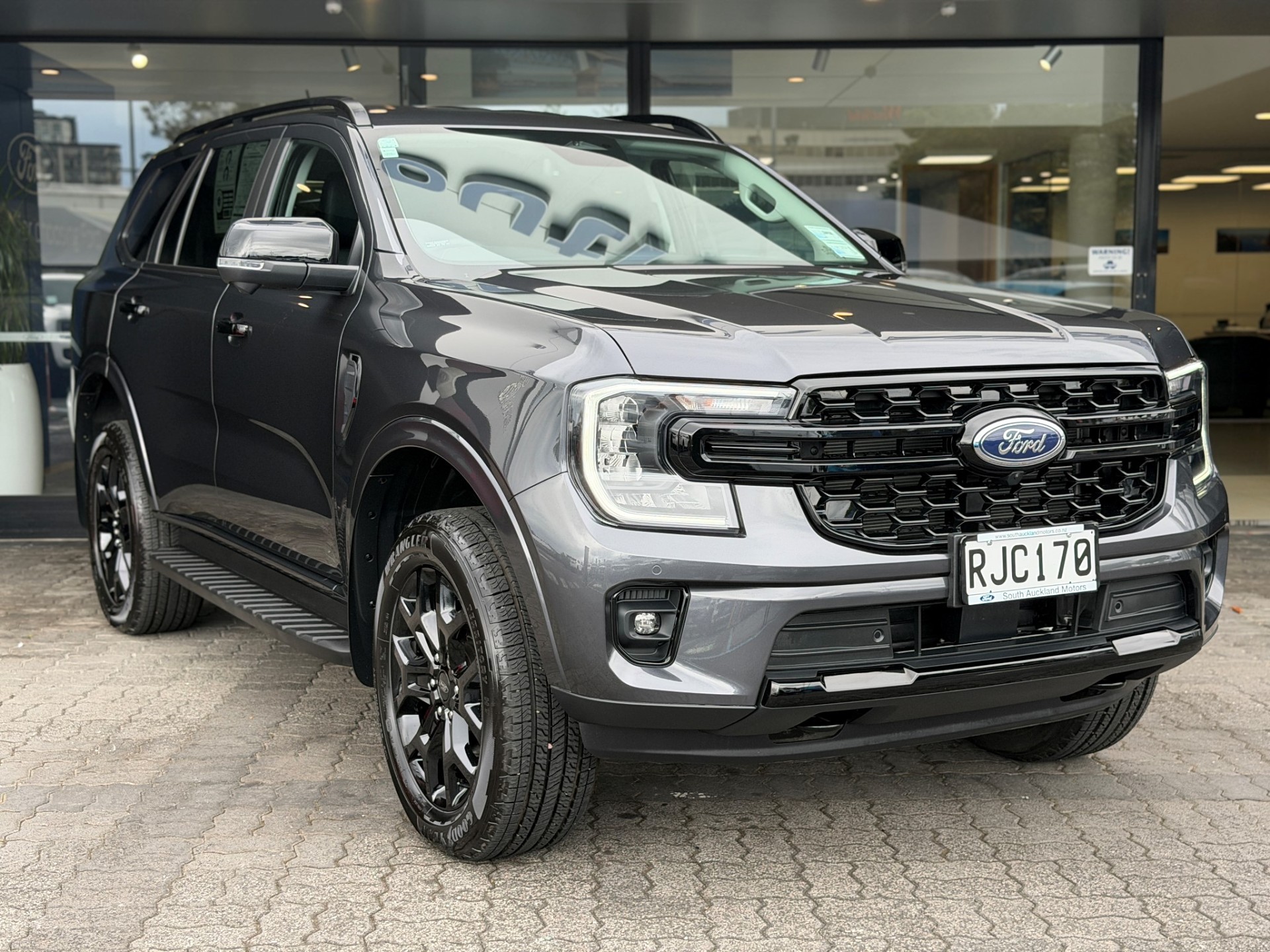 2025 Ford Everest SPORT 4WD 2.0 Bi Turbo 4X4 - Image 5