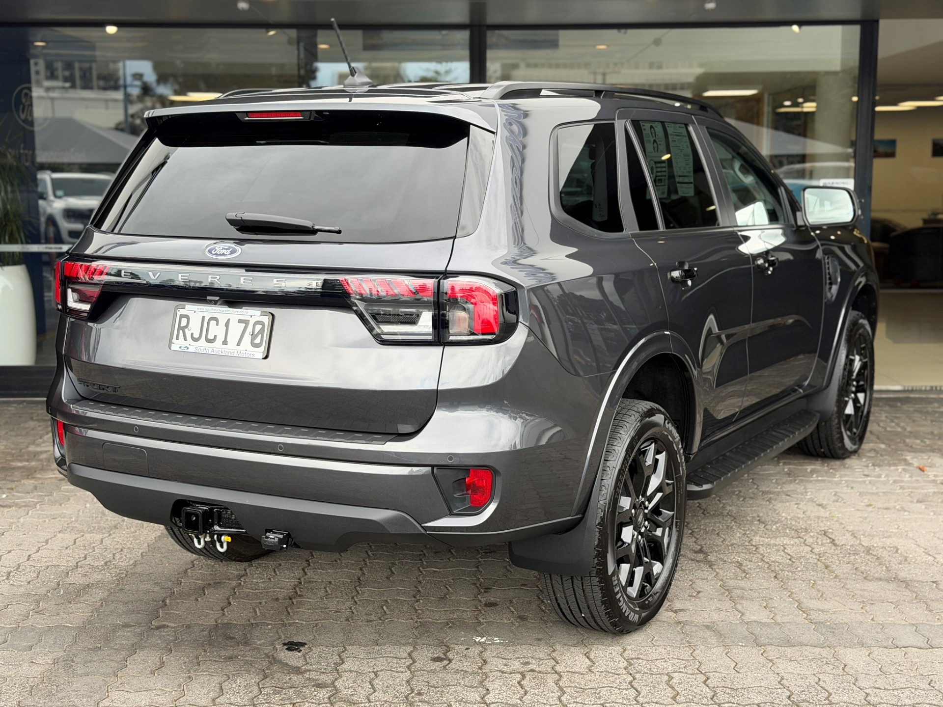 2025 Ford Everest SPORT 4WD 2.0 Bi Turbo 4X4 - Image 7