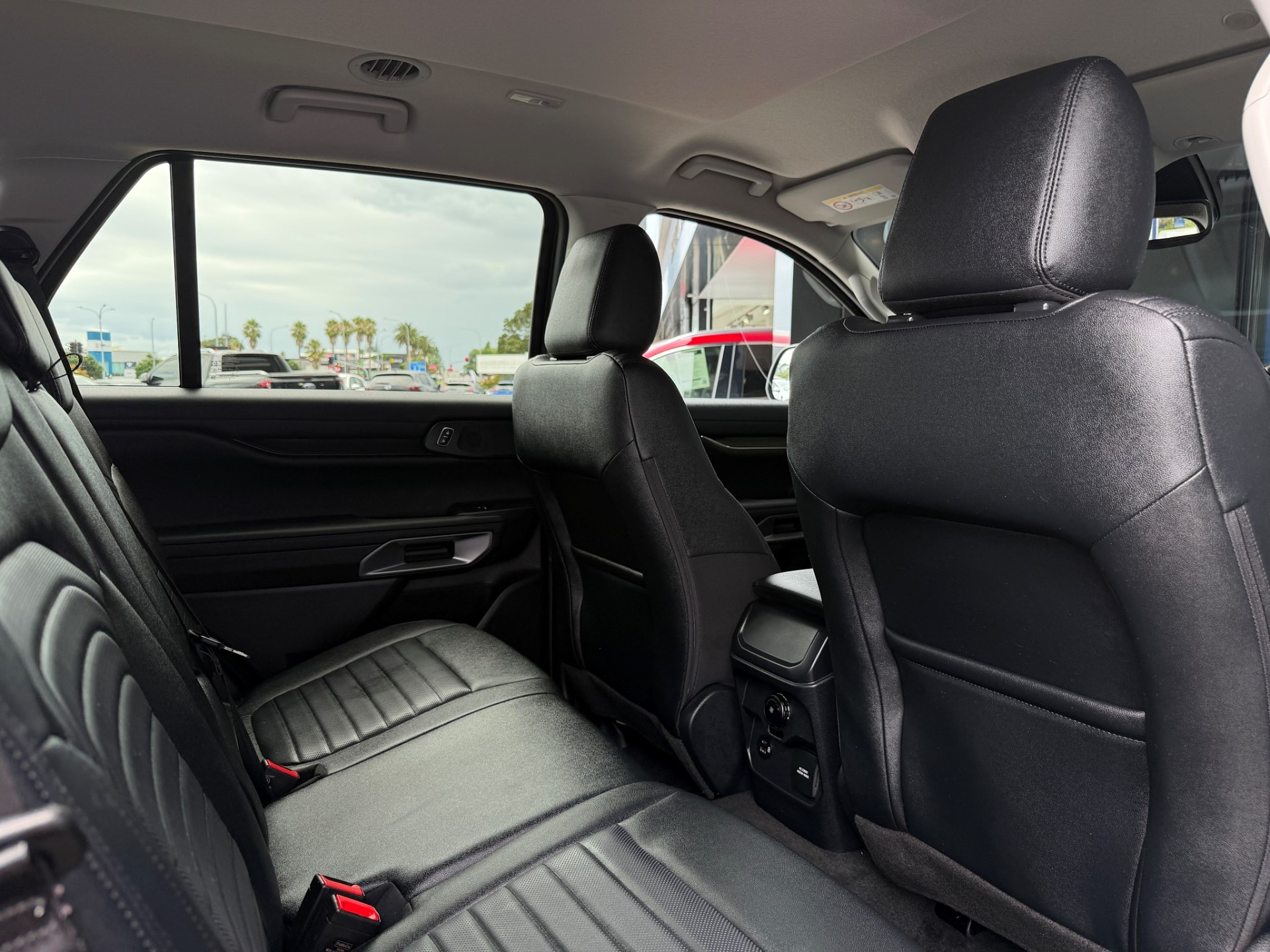 2025 Ford Everest SPORT 4WD 2.0 Bi Turbo 4X4 - Image 12