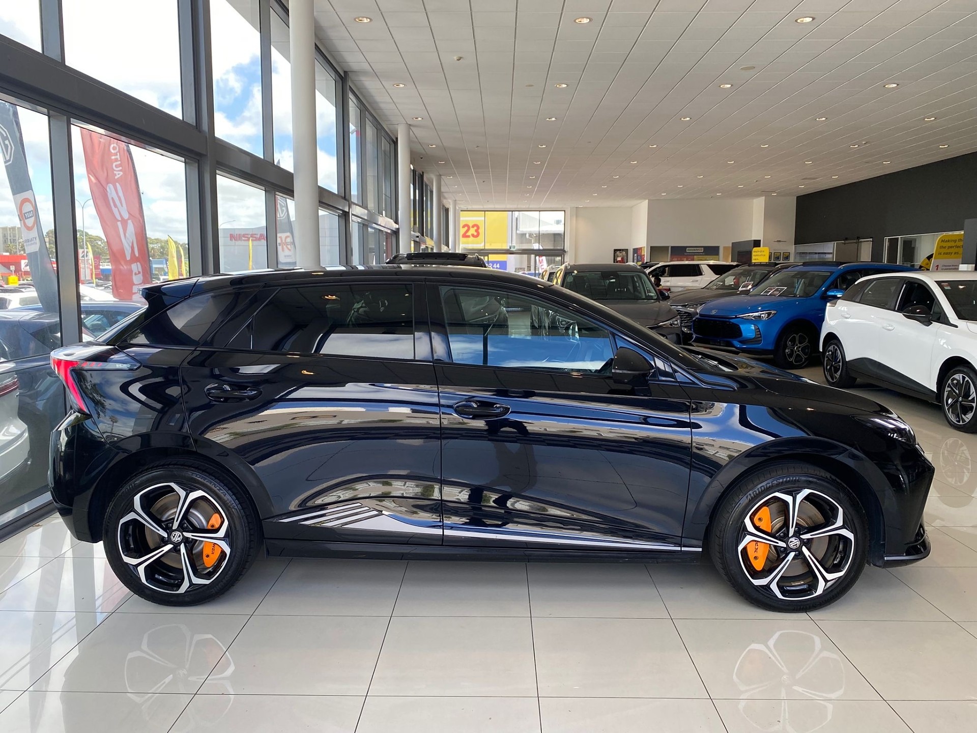 2025 MG MG4 Essence 64Kwh/Ev/4Wd - Image 3