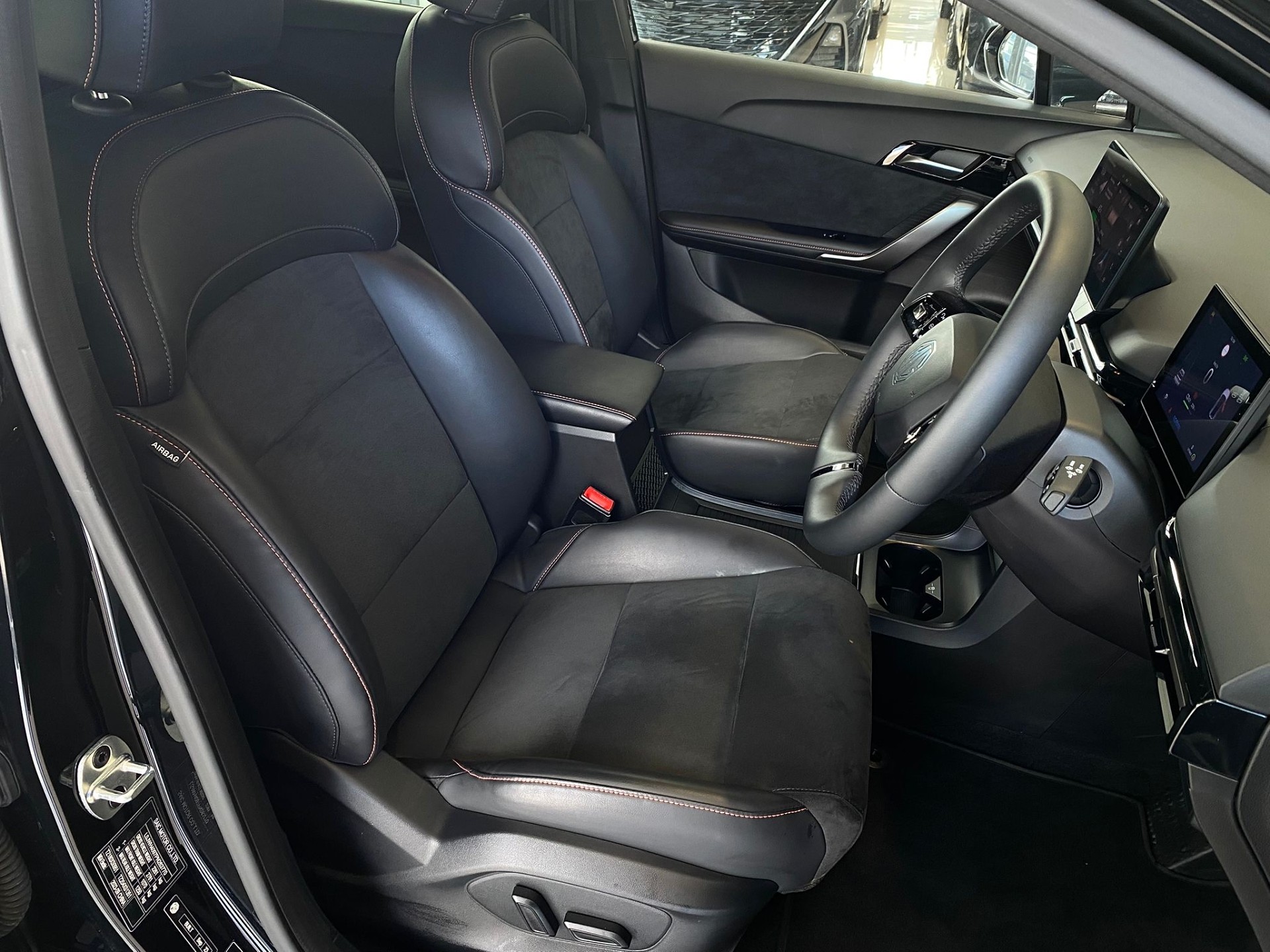 2025 MG MG4 Essence 64Kwh/Ev/4Wd - Image 11