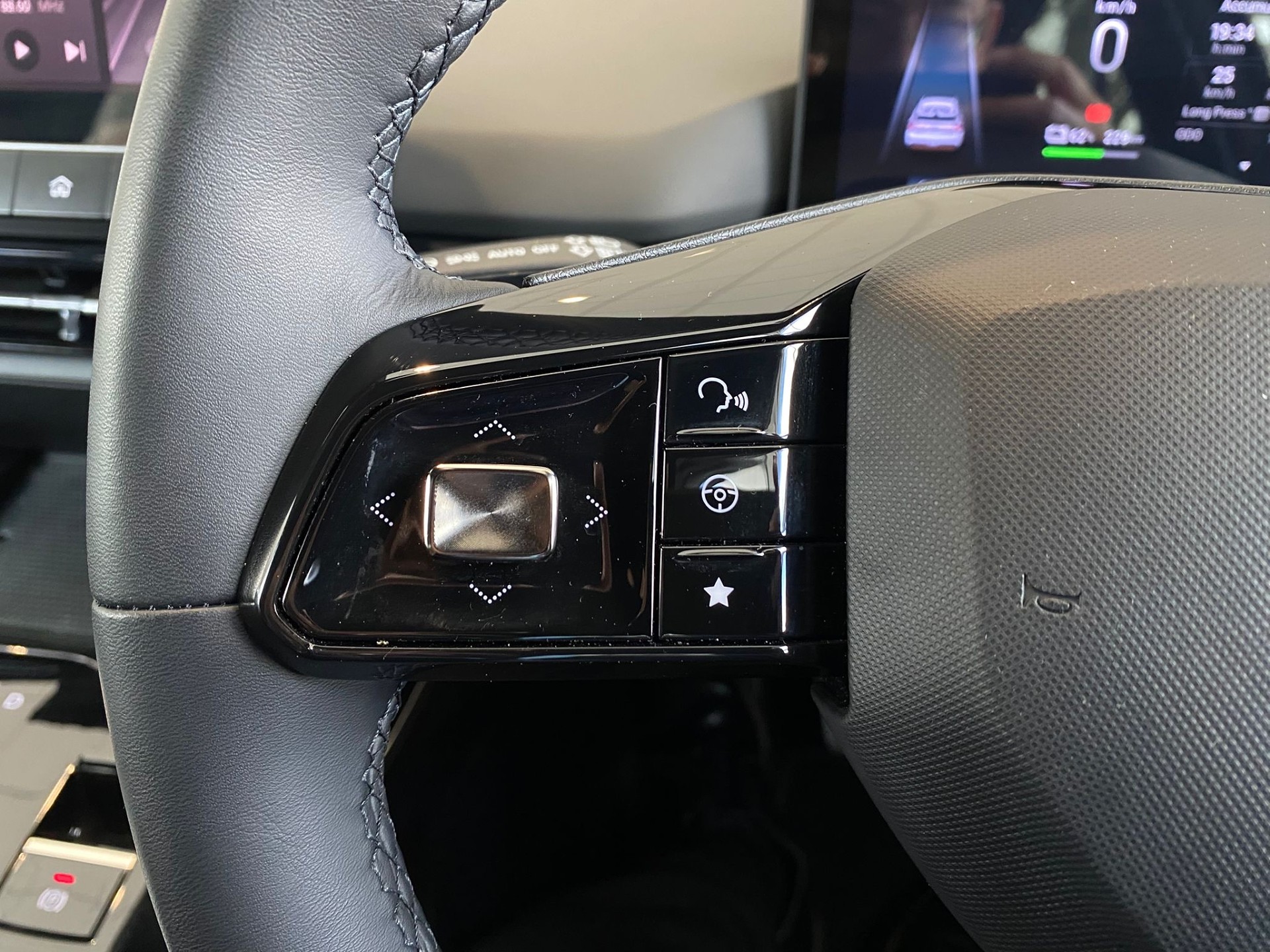 2025 MG MG4 Essence 64Kwh/Ev/4Wd - Image 15