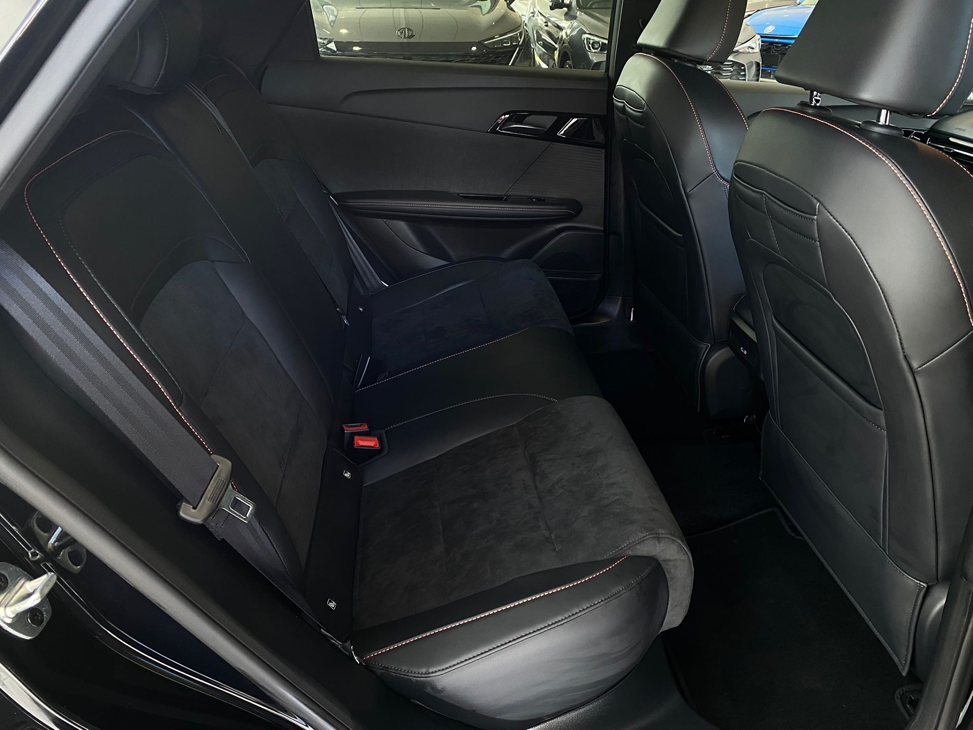 2025 MG MG4 Essence 64Kwh/Ev/4Wd - Image 12