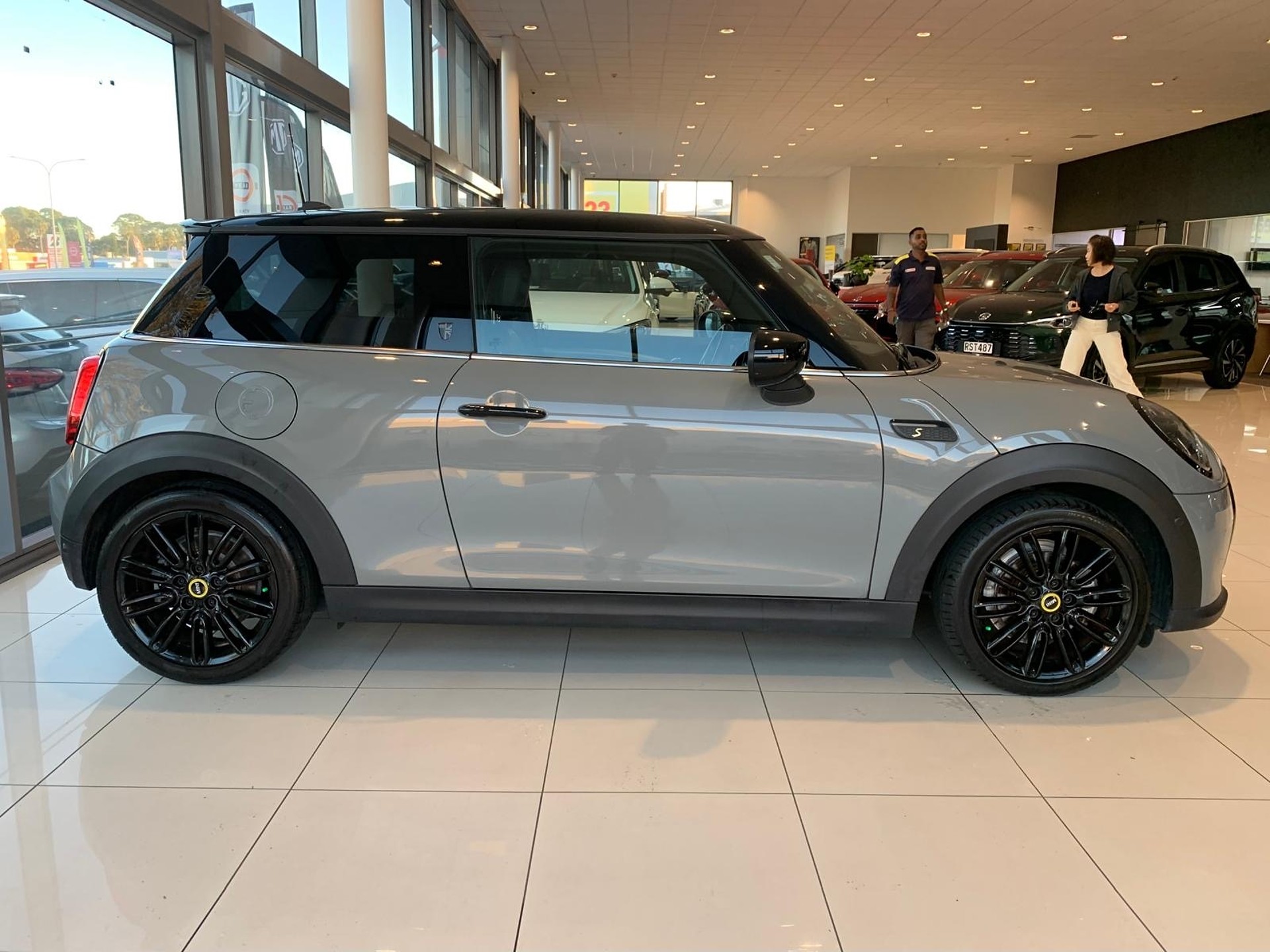 2022 MINI Hatch Cooper Se 29Kwh/Ev - Image 3