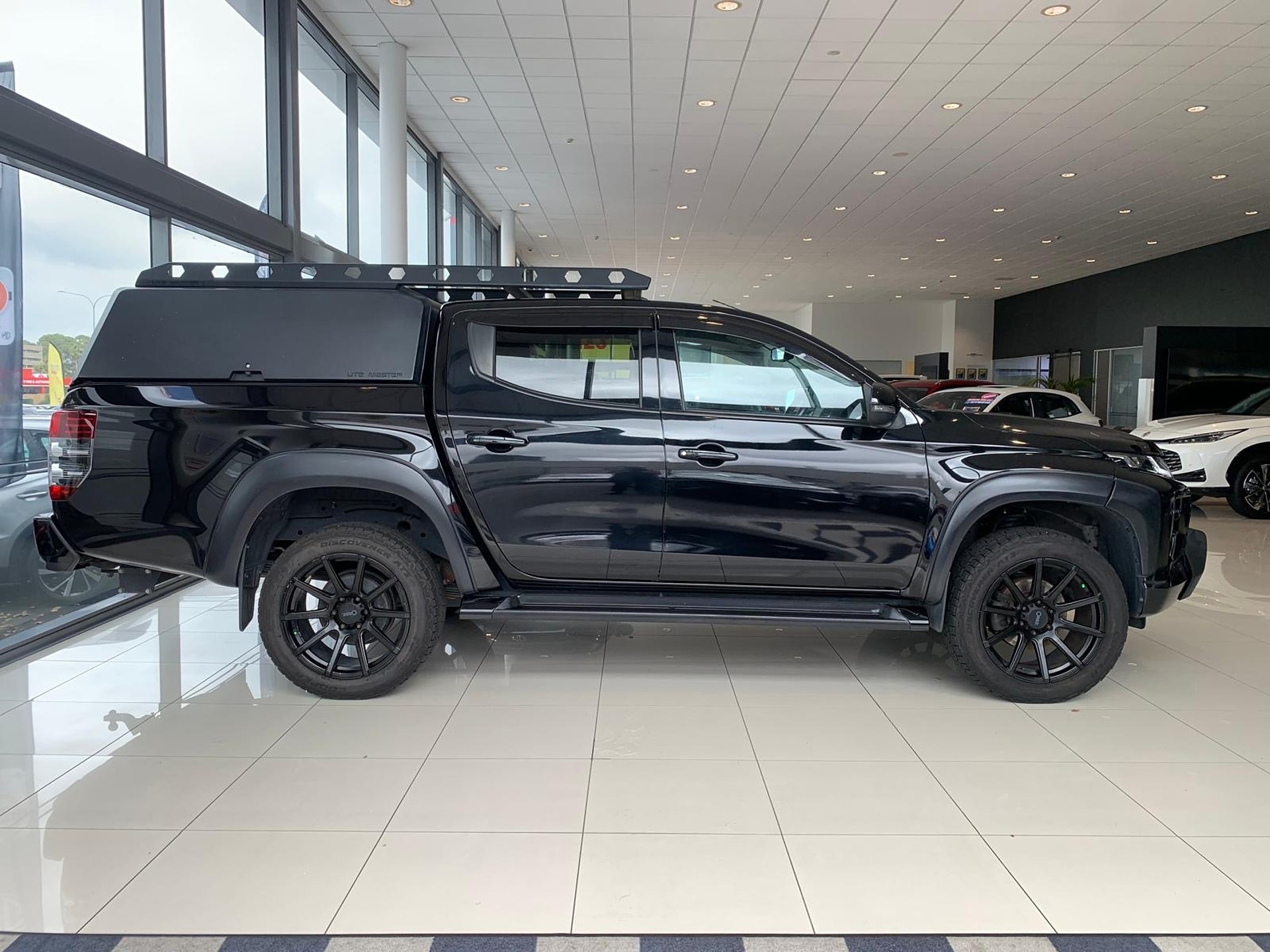 2022 Mitsubishi Triton Dc Glsb 4Wd 6At 2.4D - Image 3