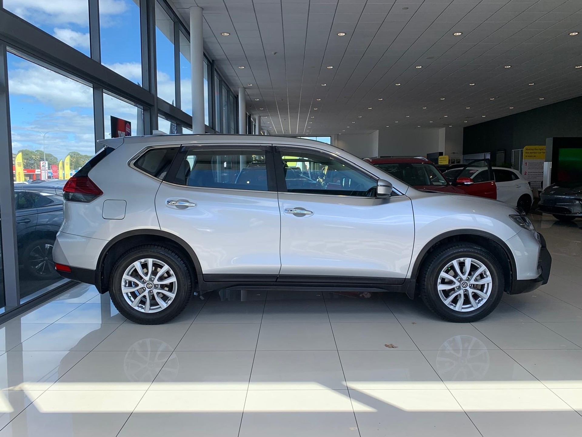2022 Nissan X-Trail St 2.5P/4Wd/6Cvt - Image 3