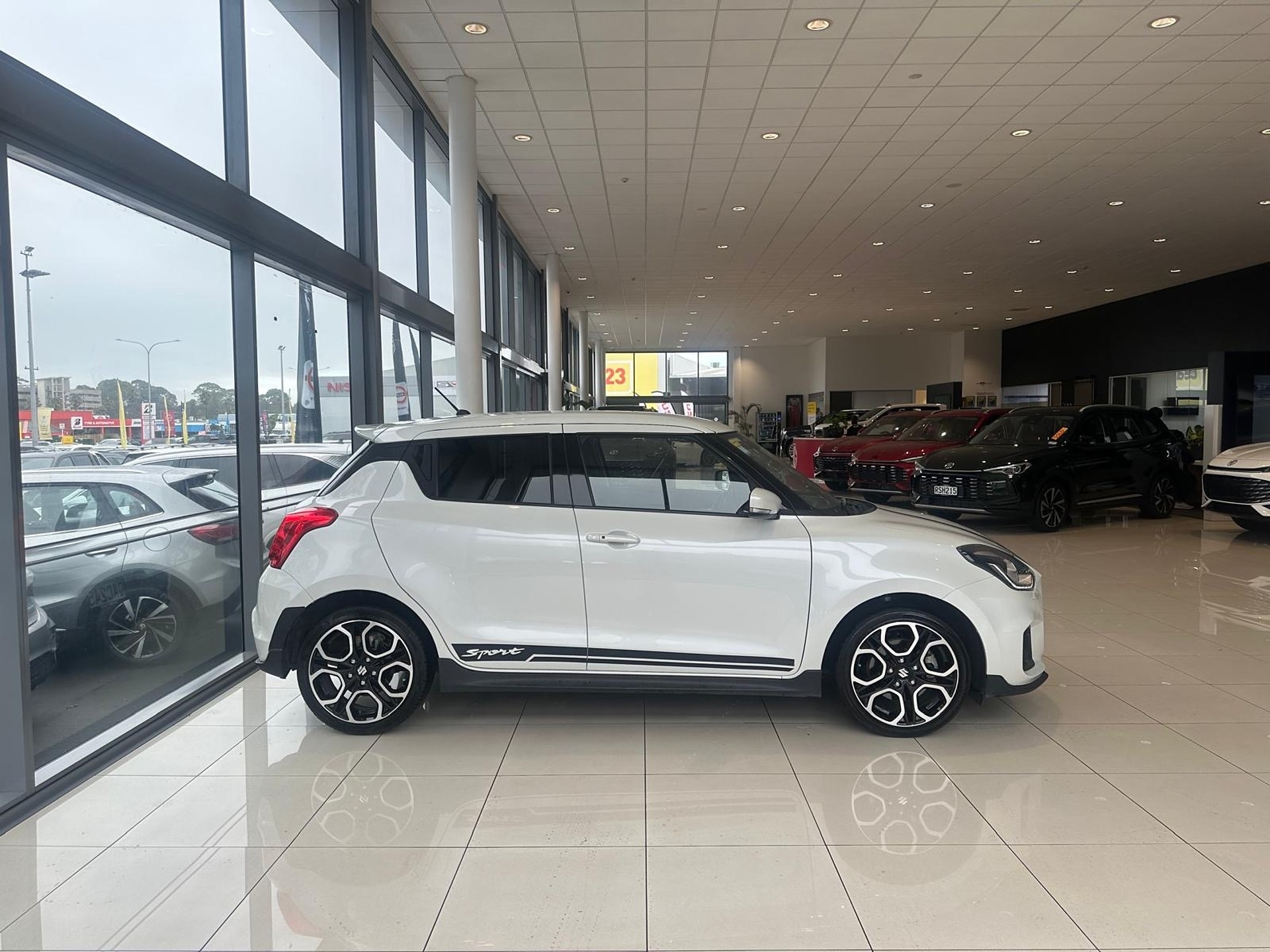 2022 Suzuki Swift Sport 1.4Pt/6Mt - Image 3