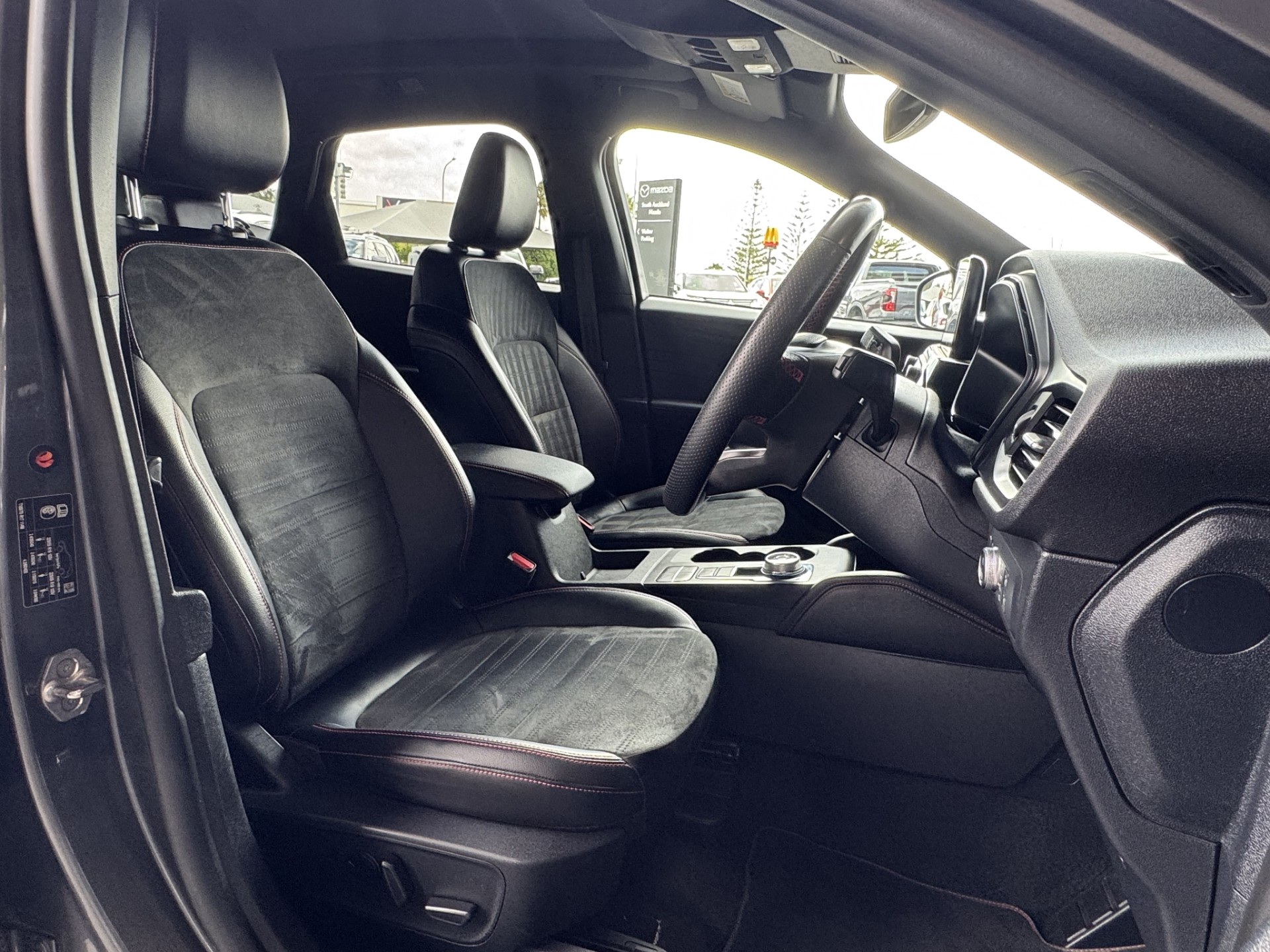 2023 Ford Escape ST-LINE X FHEV - Image 12