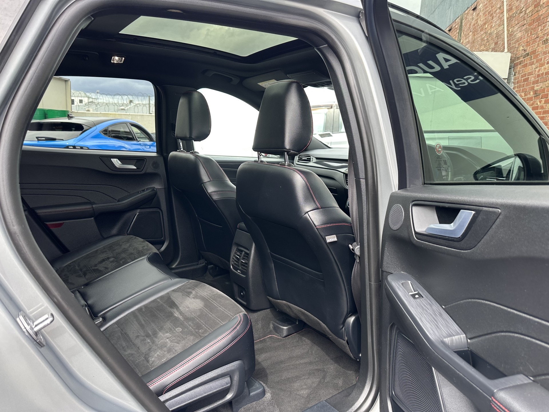 2023 Ford Escape St-Line X Awd Fhev - Image 11