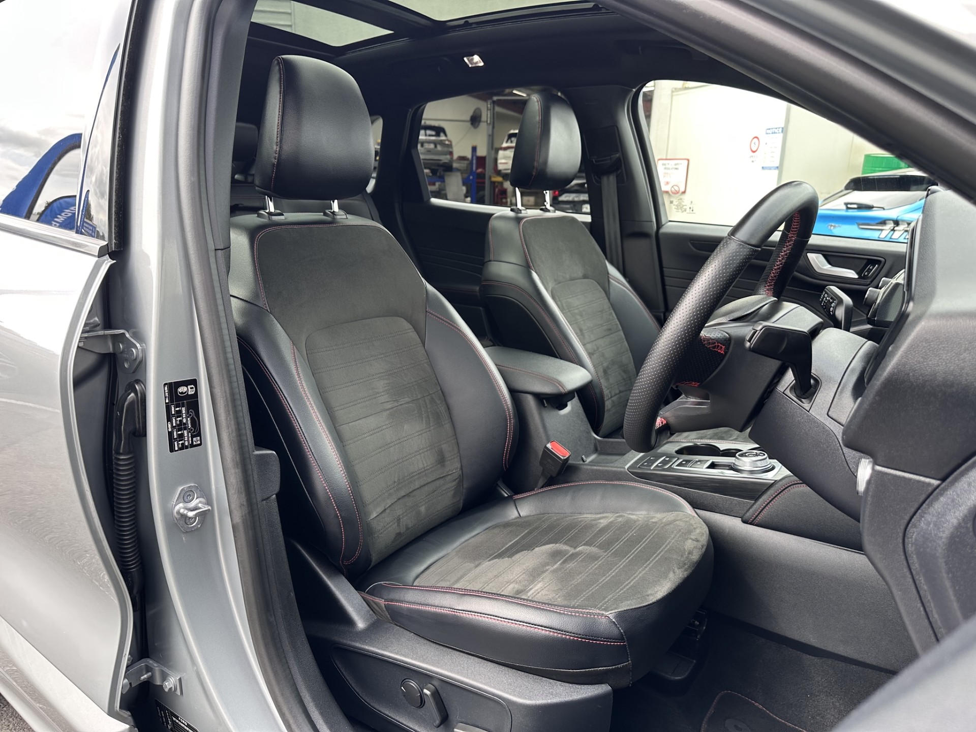 2023 Ford Escape St-Line X Awd Fhev - Image 13