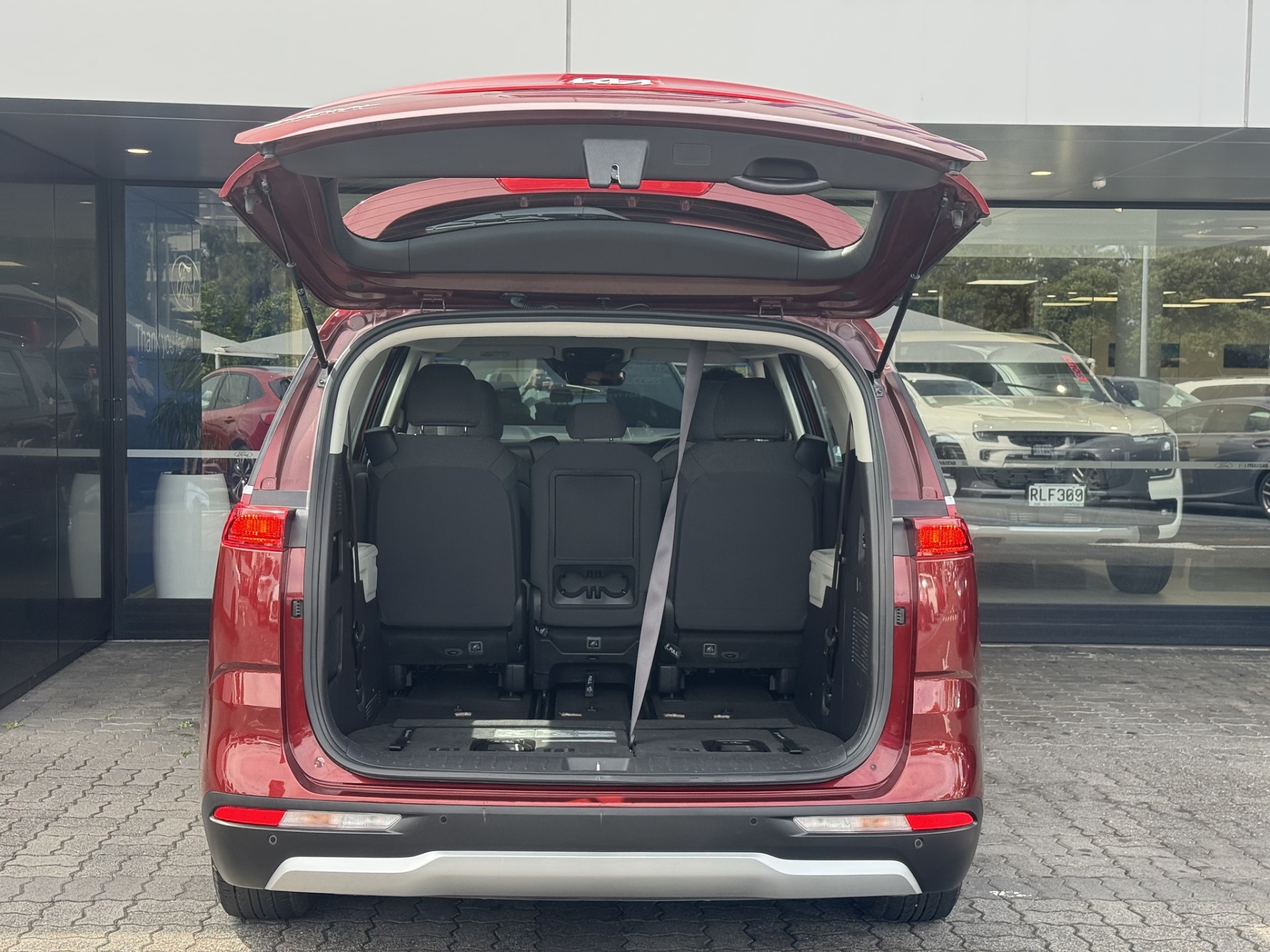 2023 Kia Carnival EX 2.2d - Image 10