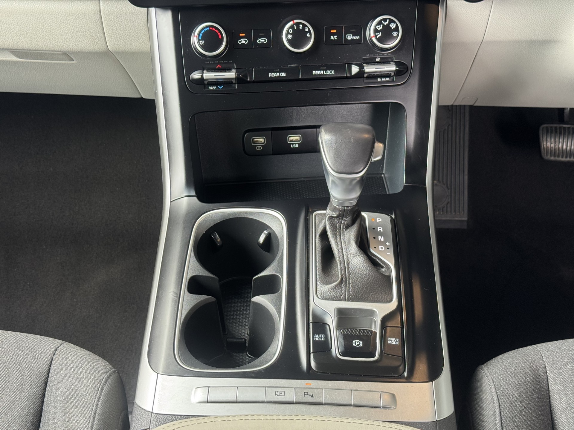 2023 Kia Carnival EX 2.2d - Image 17