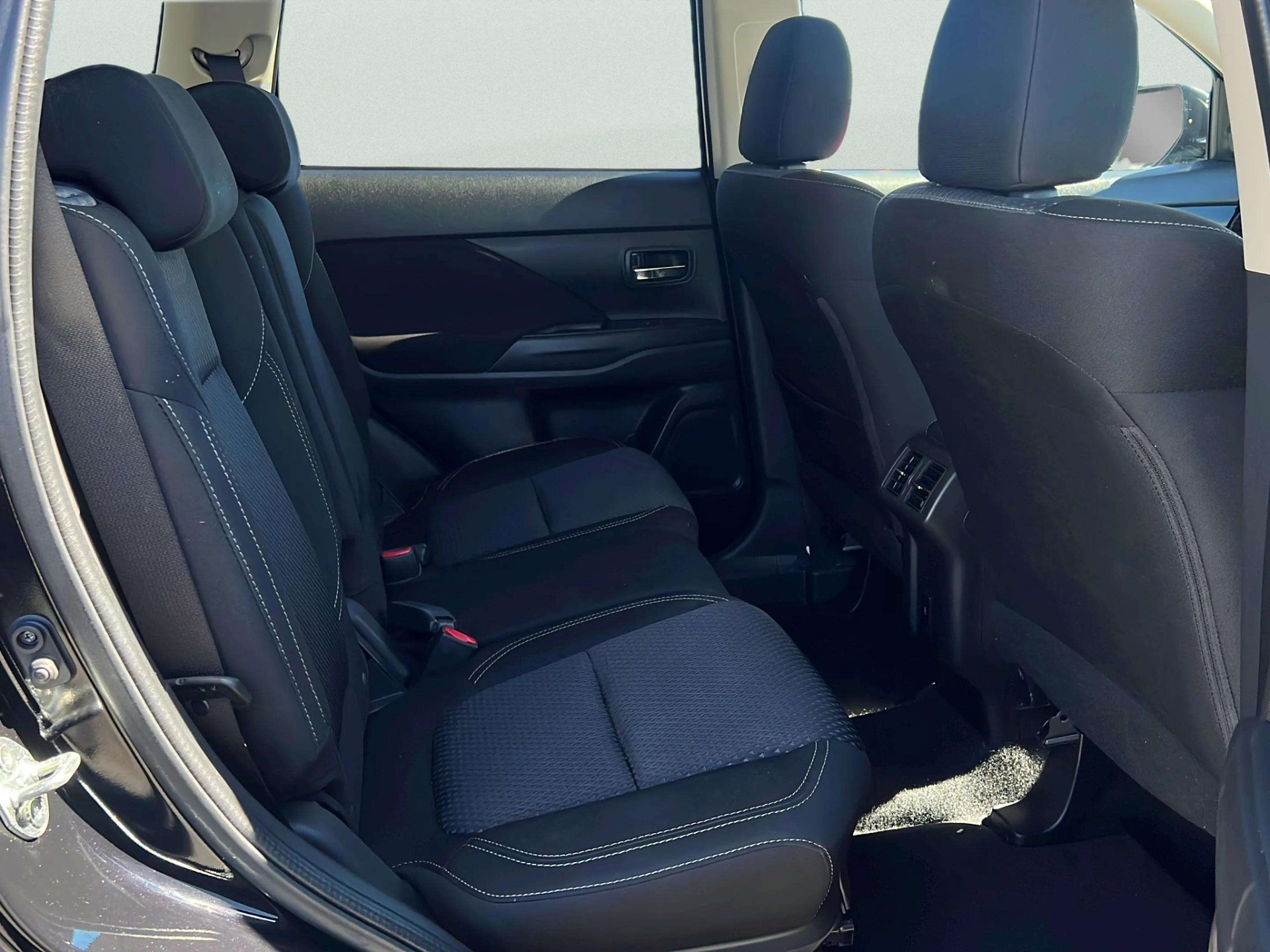 2023 Mitsubishi Outlander Ls 2.4P/Cvt - Image 17