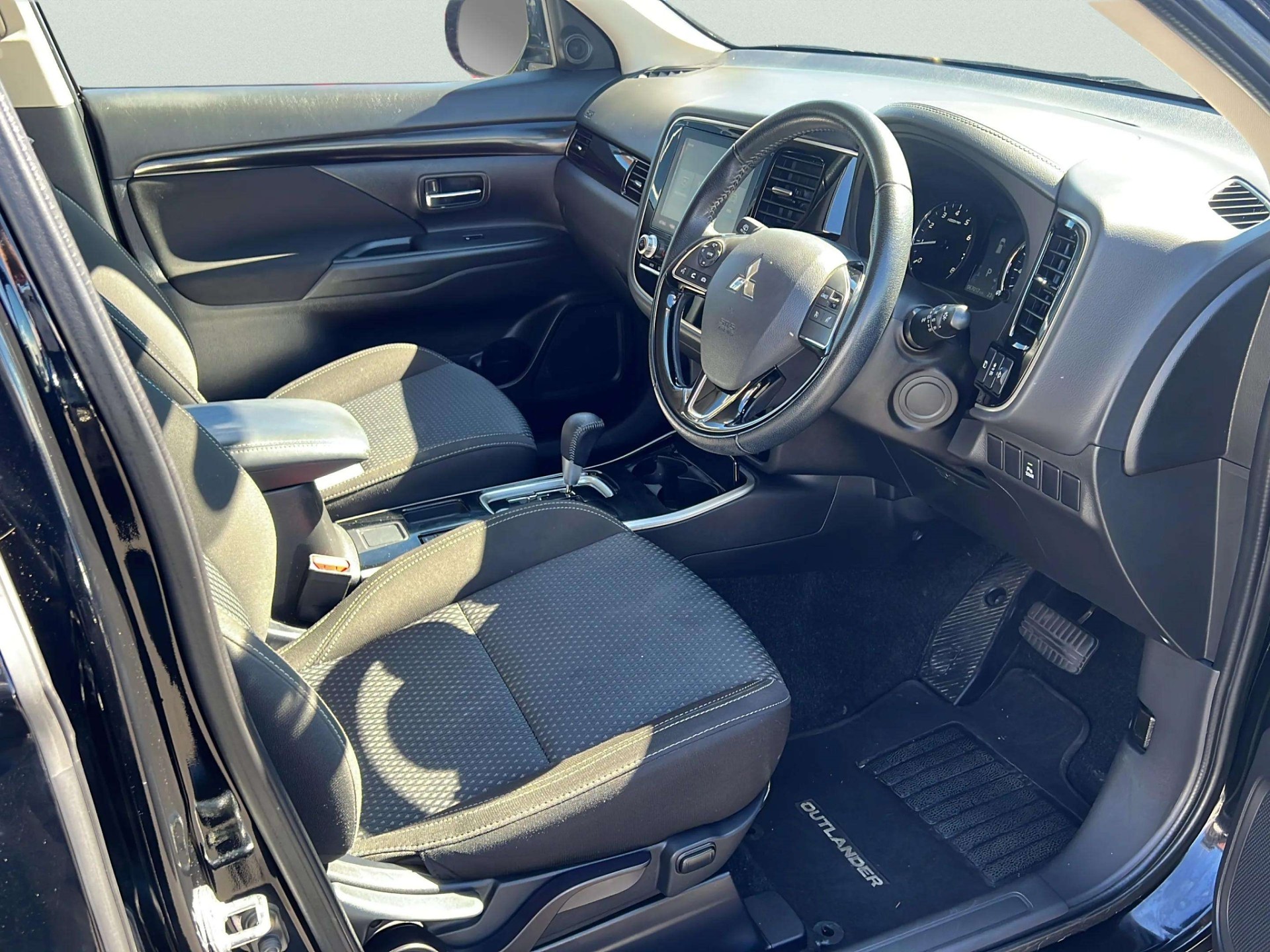 2023 Mitsubishi Outlander Ls 2.4P/Cvt - Image 18