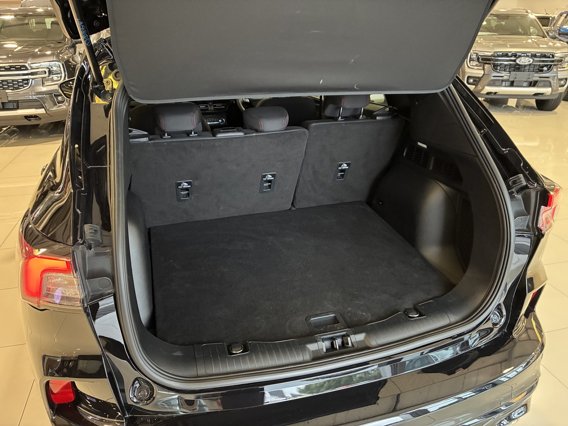 2024 Ford Escape St-Line Fhev 2.5Ph - Image 11