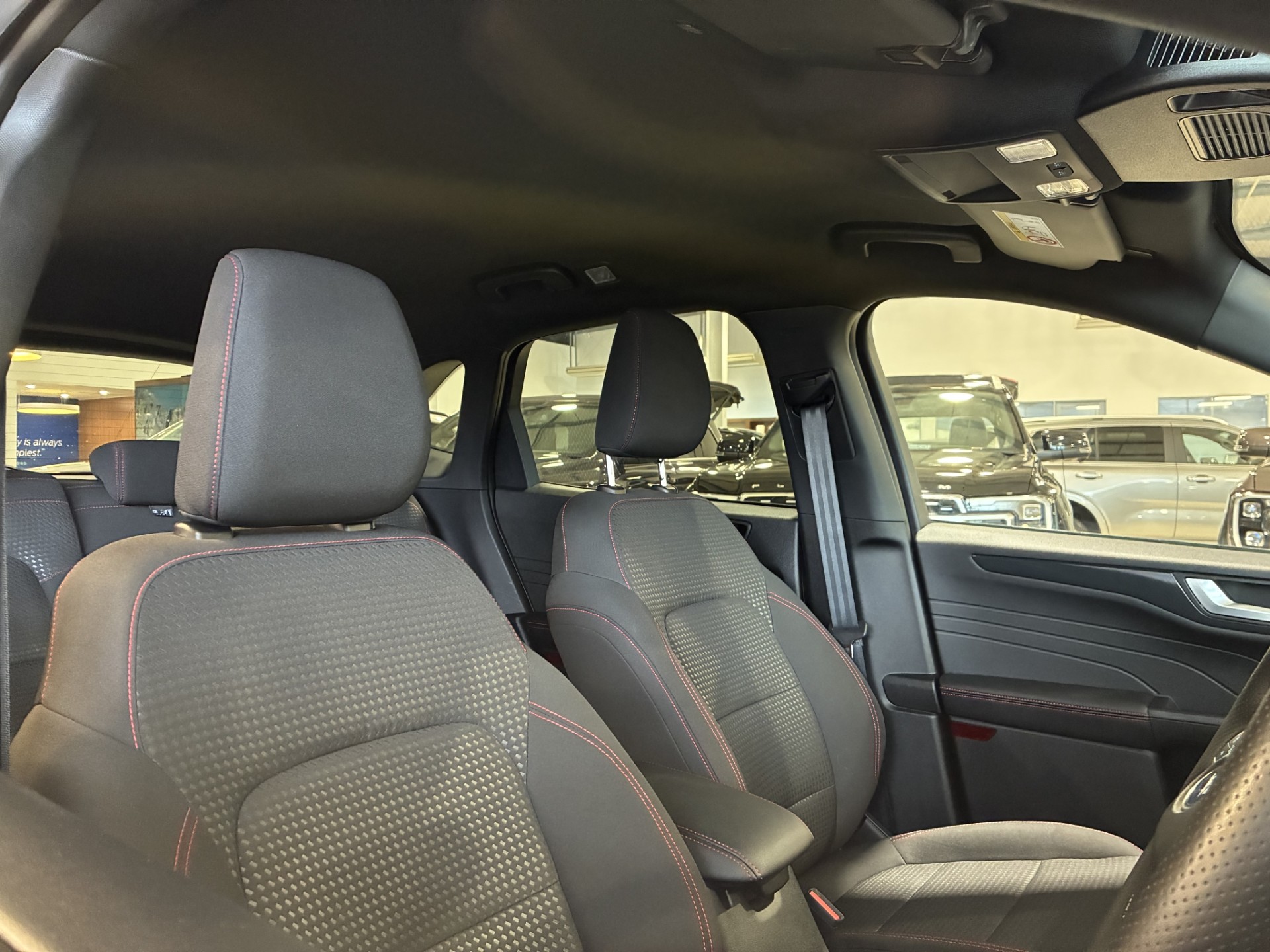 2024 Ford Escape St-Line Fhev 2.5Ph - Image 14