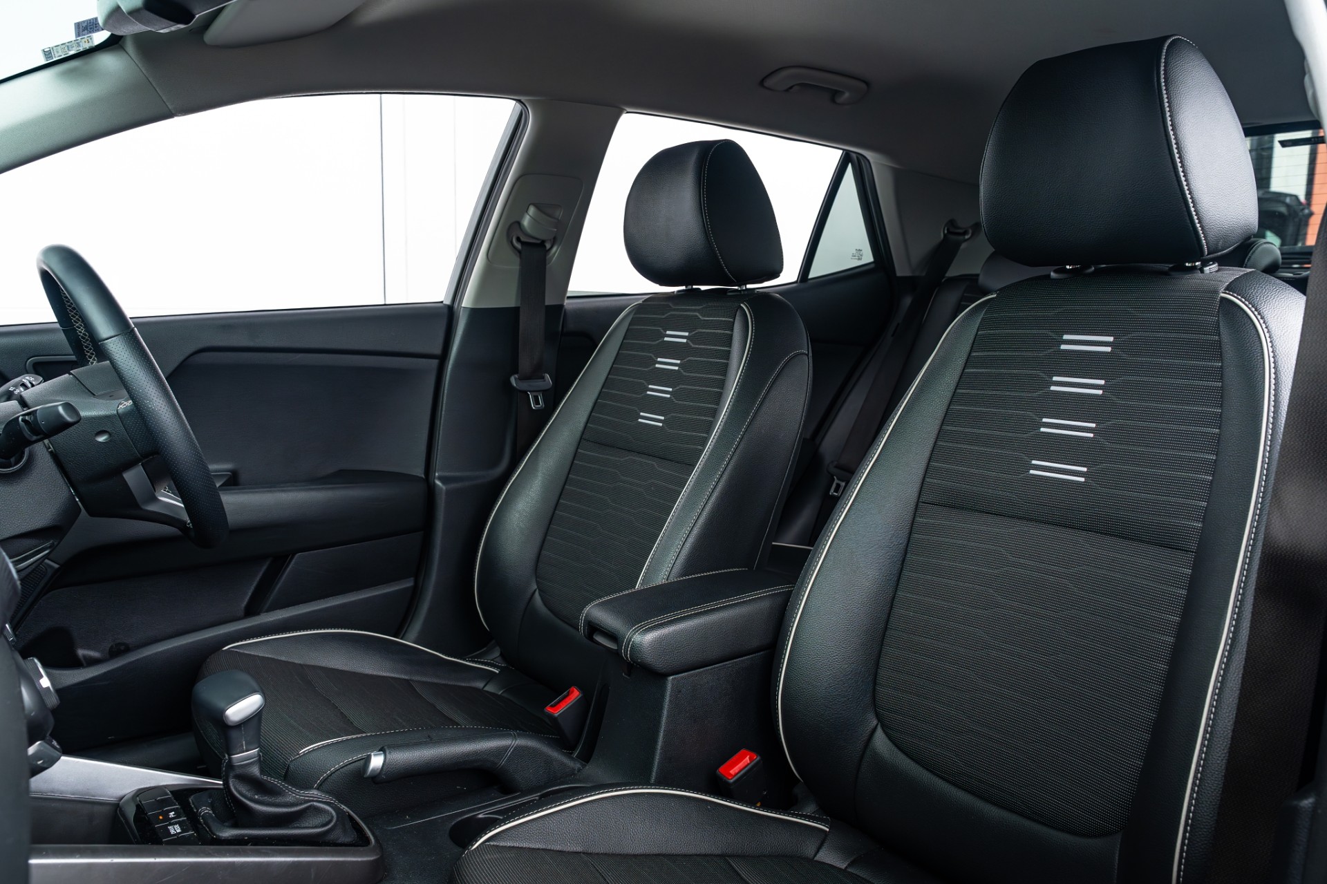 2024 Kia Stonic Gt-Line 74kW Turbo Petrol Auto - Image 13