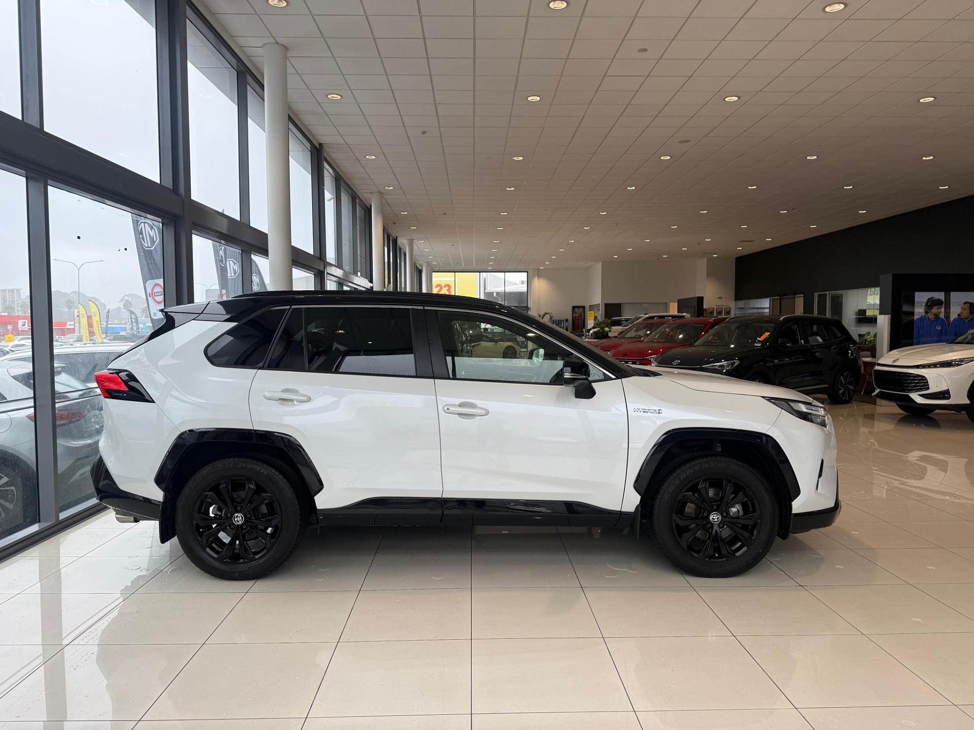 2024 Toyota RAV4 Xse 2.5Ph/4Wd/Hd - Image 2