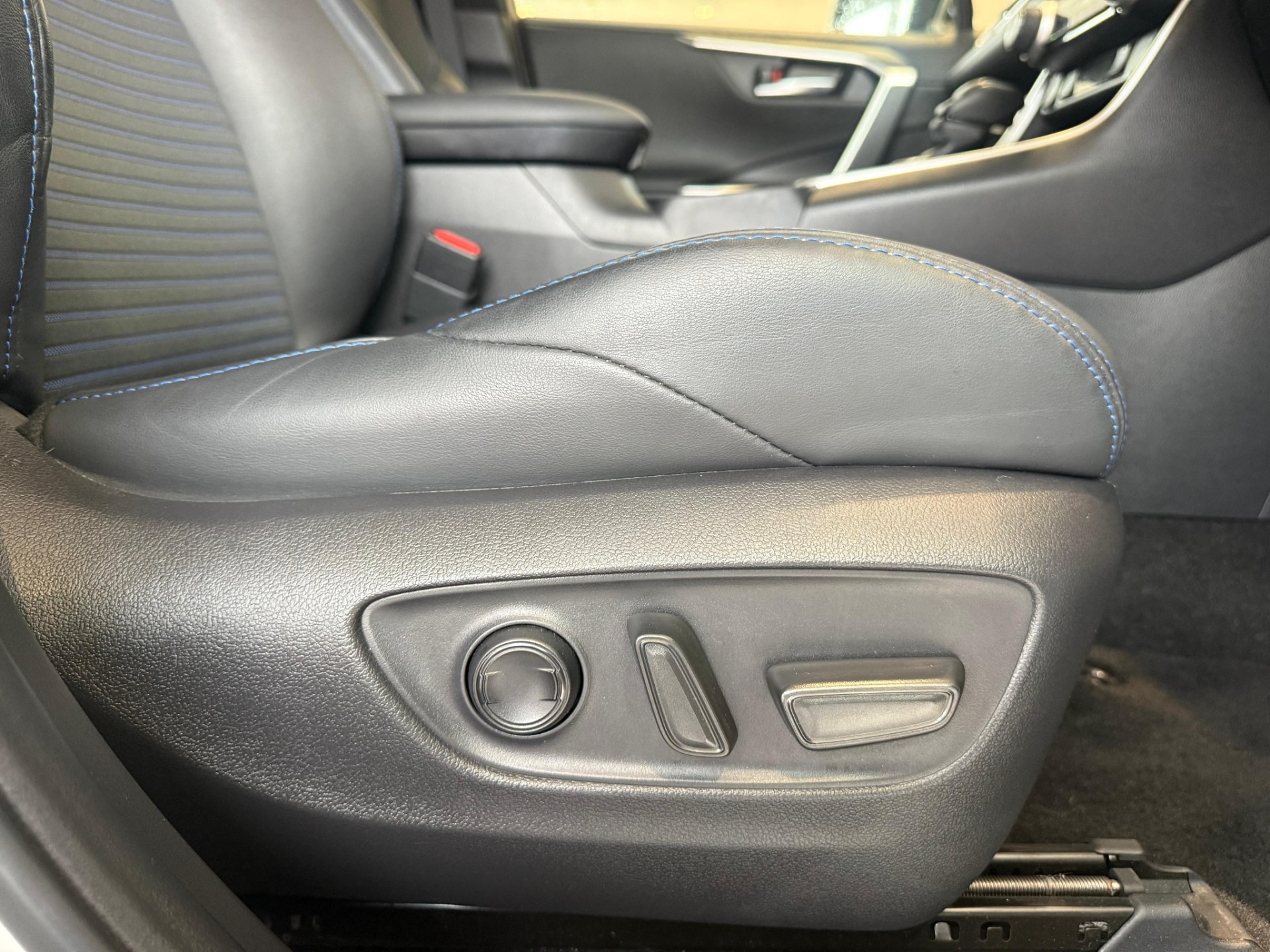 2024 Toyota RAV4 Xse 2.5Ph/4Wd/Hd - Image 12