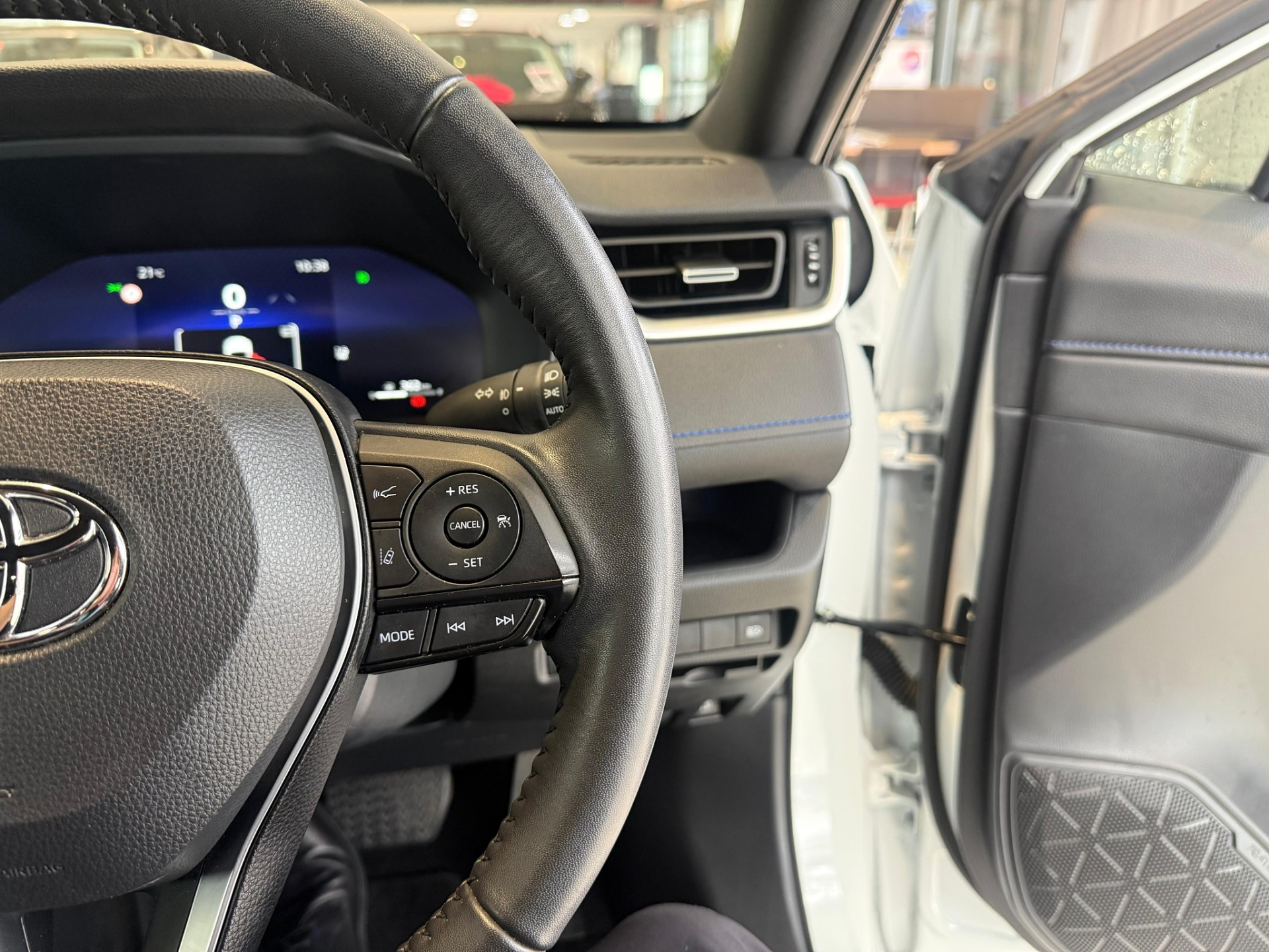 2024 Toyota RAV4 Xse 2.5Ph/4Wd/Hd - Image 15