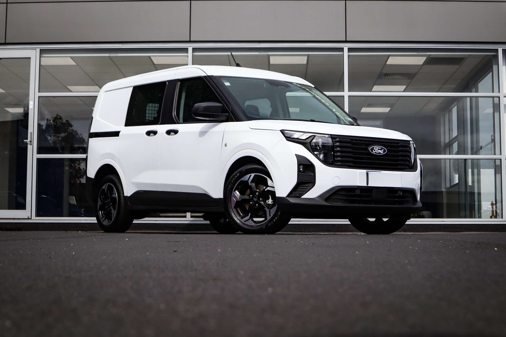 2025 Ford Courier Trend 1.0P/7At - Image 5