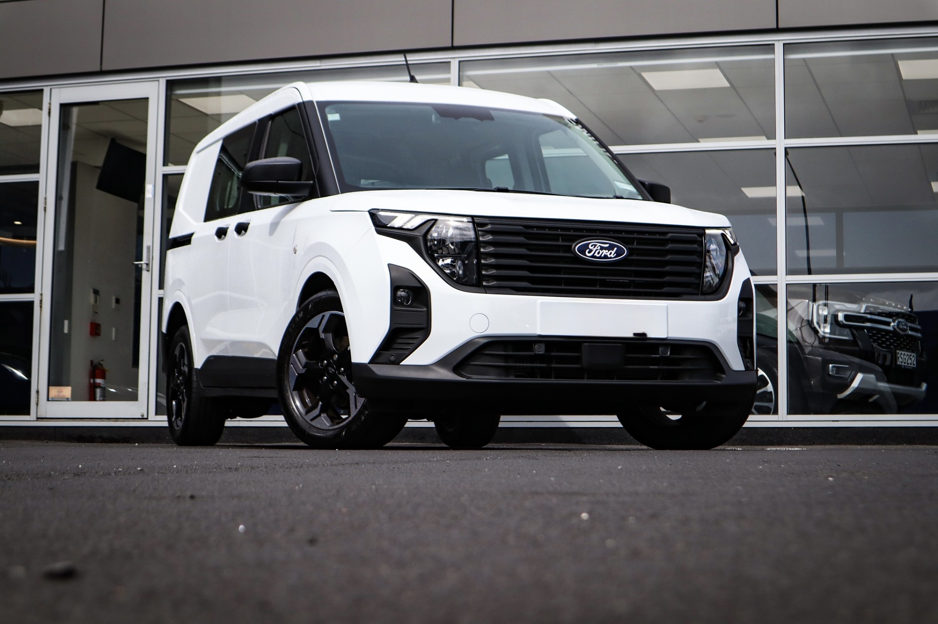 2025 Ford Courier Trend 1.0P/7At - Image 6