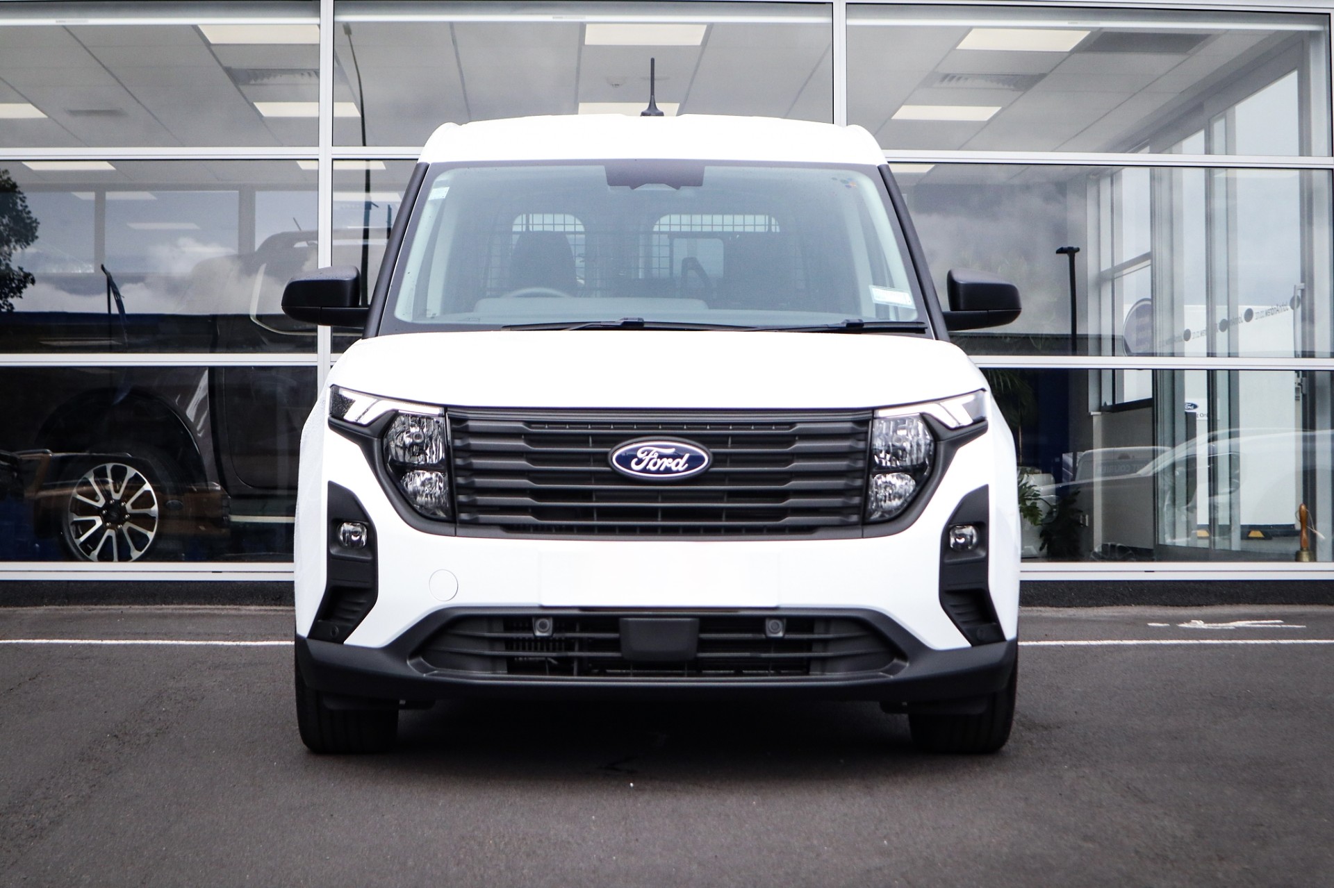 2025 Ford Courier Trend 1.0P/7At - Image 8