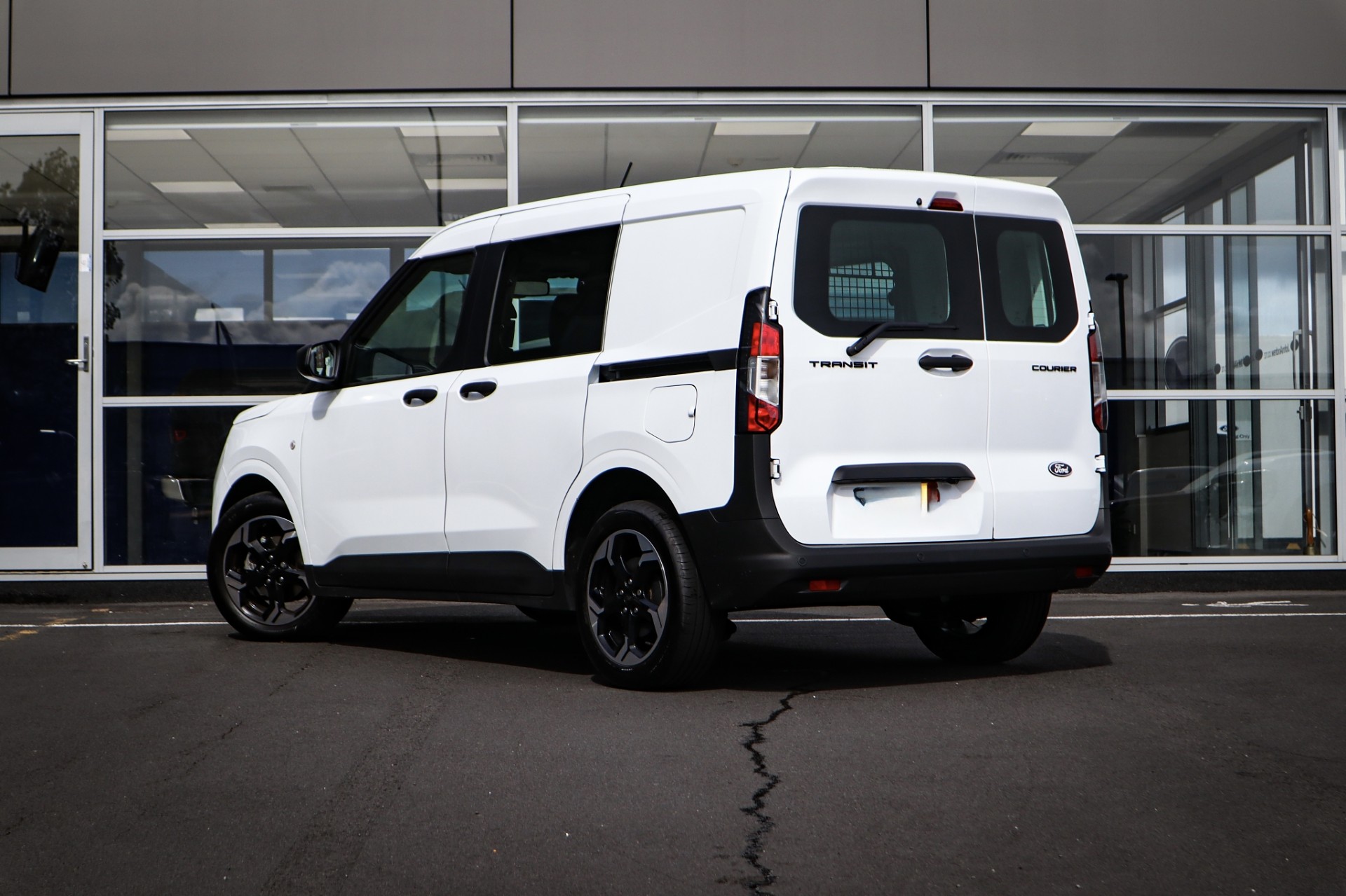 2025 Ford Courier Trend 1.0P/7At - Image 3