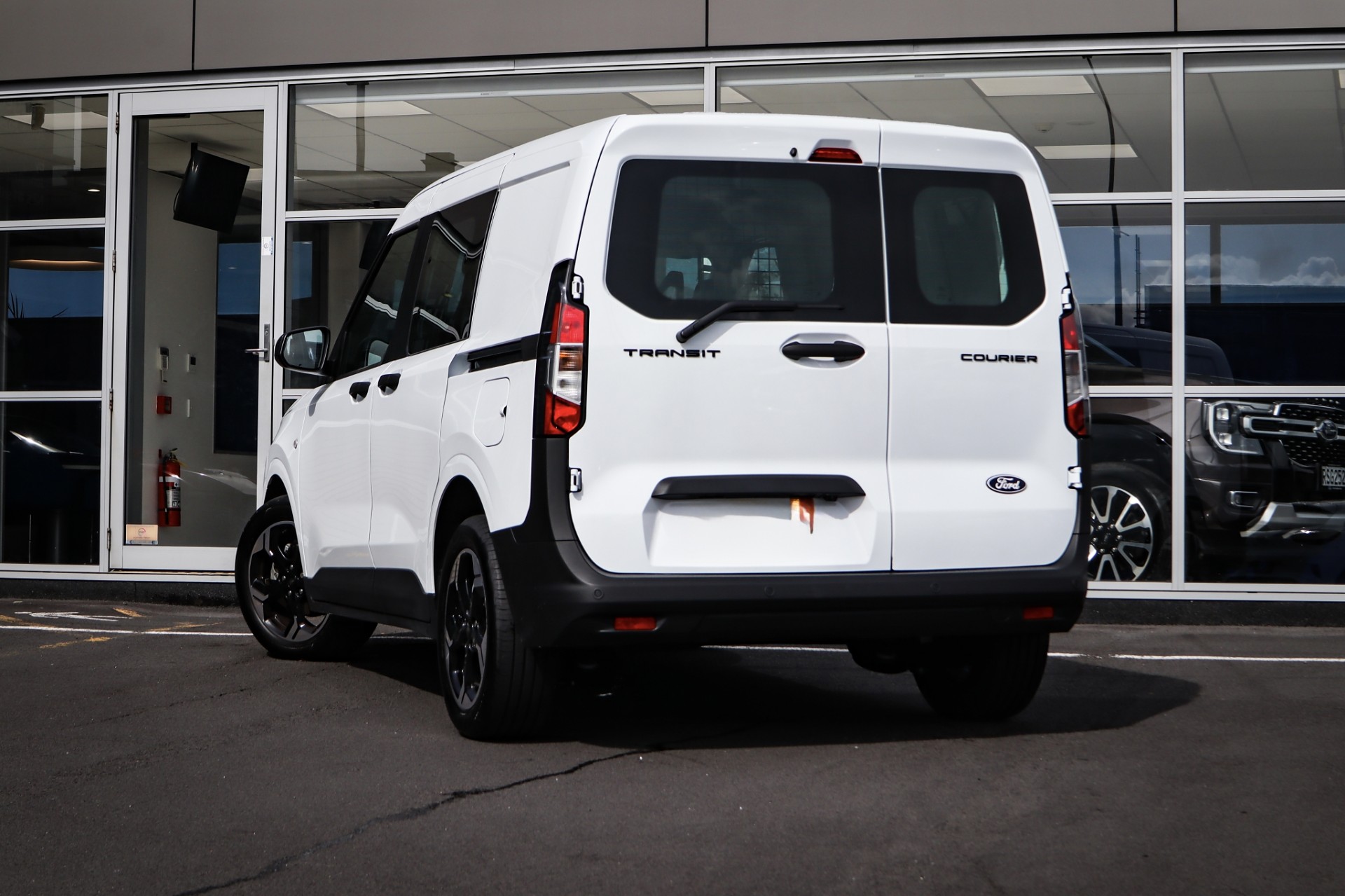 2025 Ford Courier Trend 1.0P/7At - Image 9