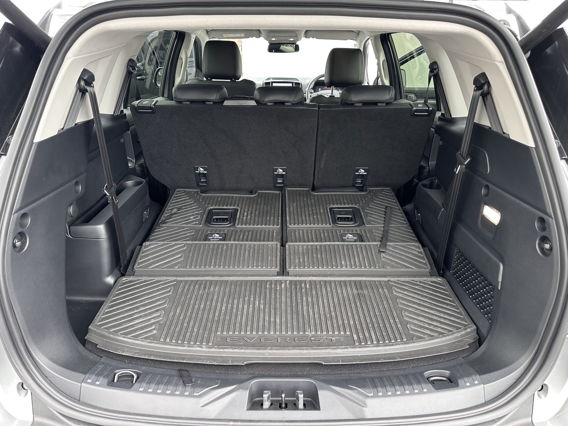 2025 Ford Everest Sport 2.0 - Image 8