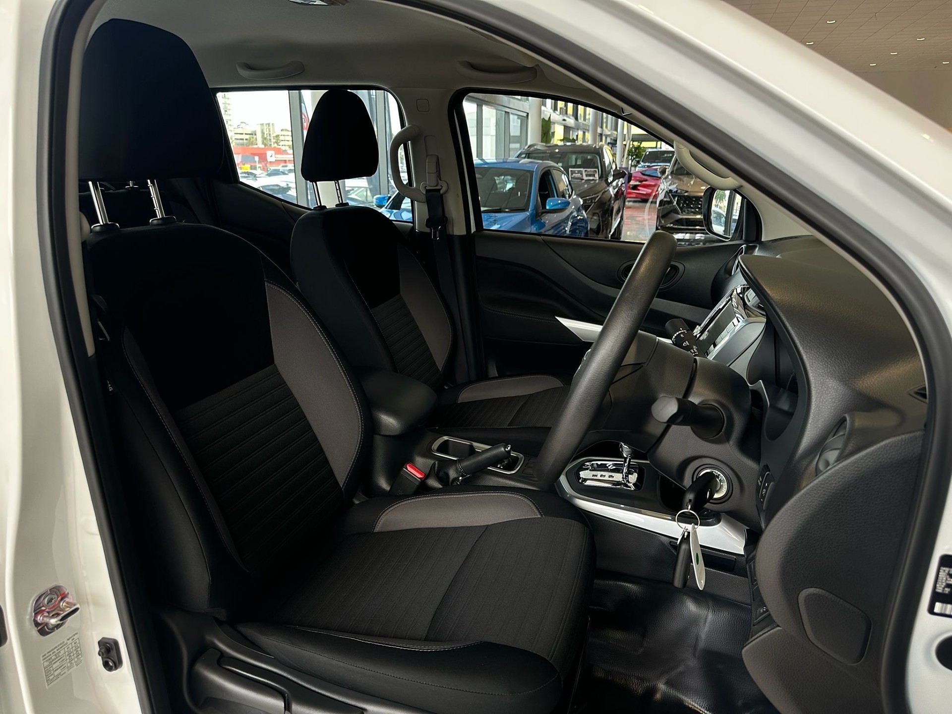 2025 Nissan Navara Sl 2.3D/4Wd/7At - Image 9