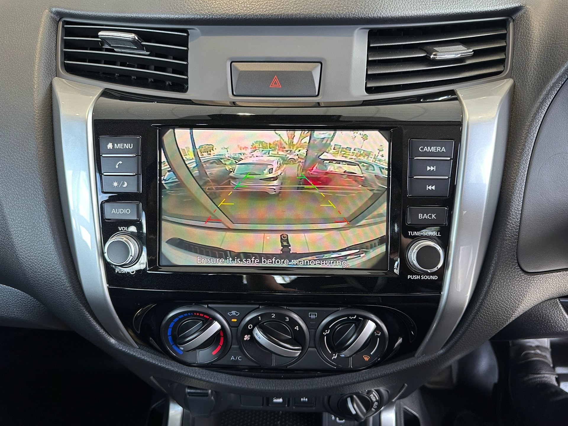 2025 Nissan Navara Sl 2.3D/4Wd/7At - Image 16