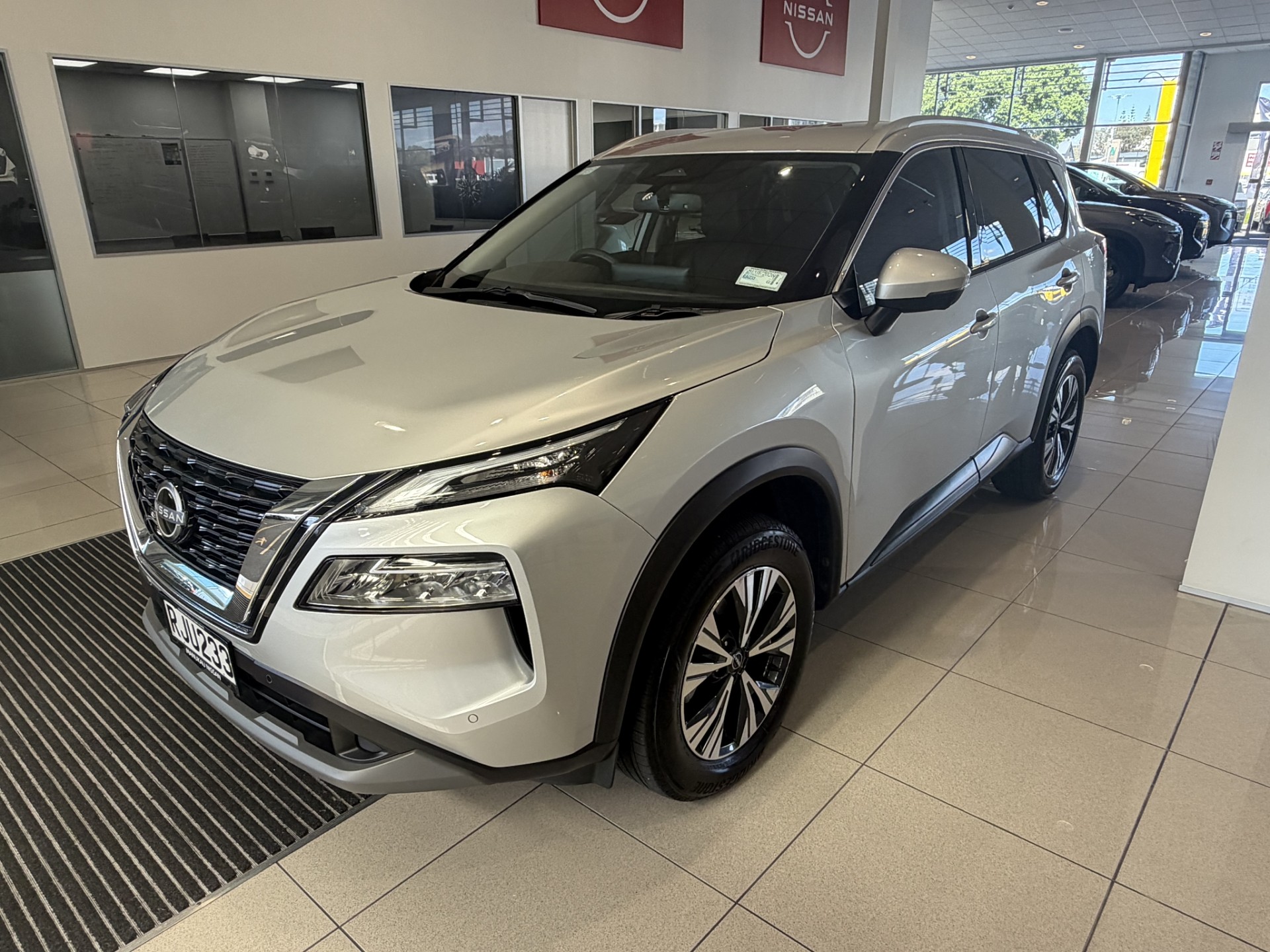 2025 Nissan X-Trail St-L 2.5P/4Wd/Cvt - Image 3