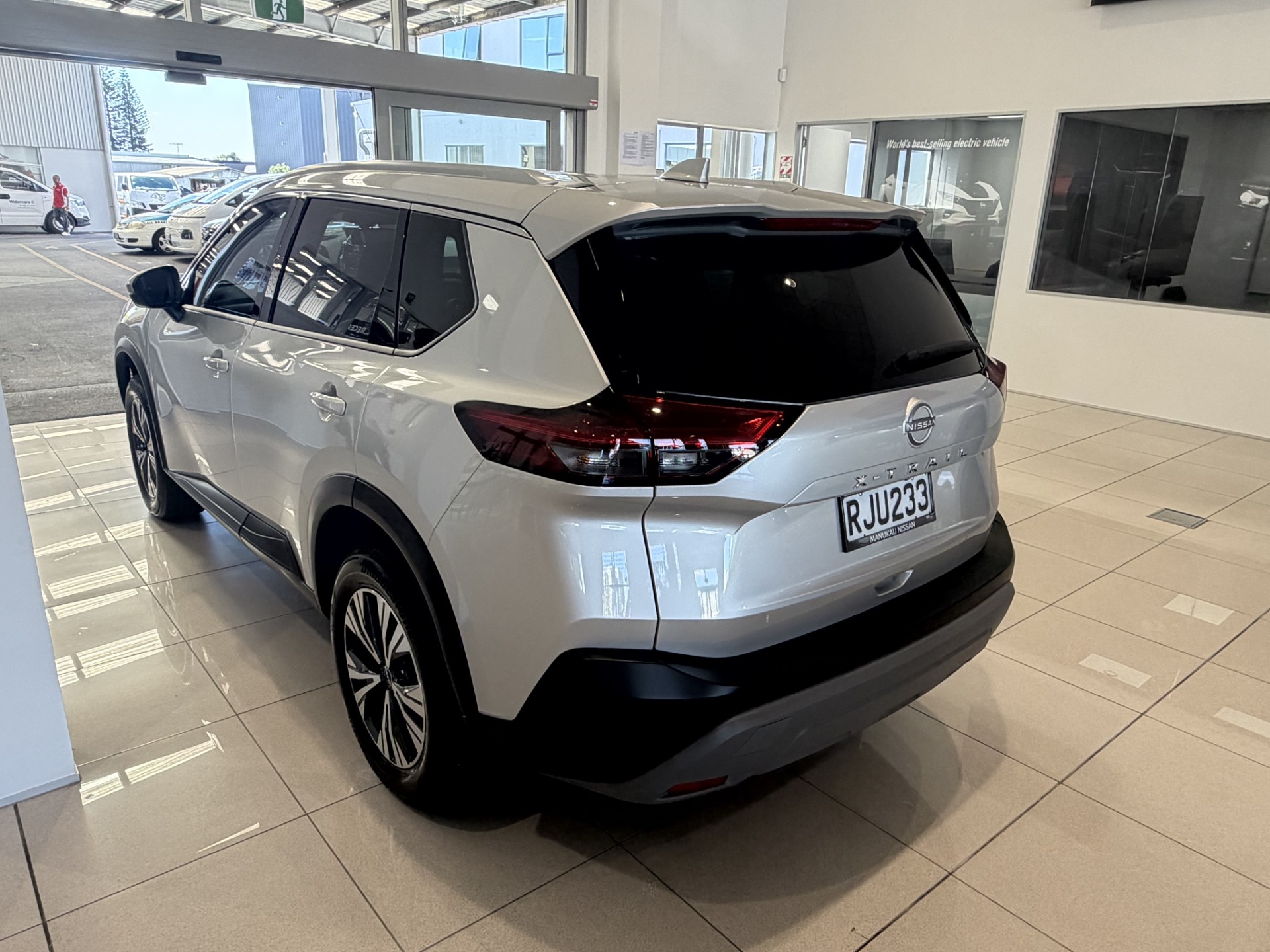 2025 Nissan X-Trail St-L 2.5P/4Wd/Cvt - Image 4