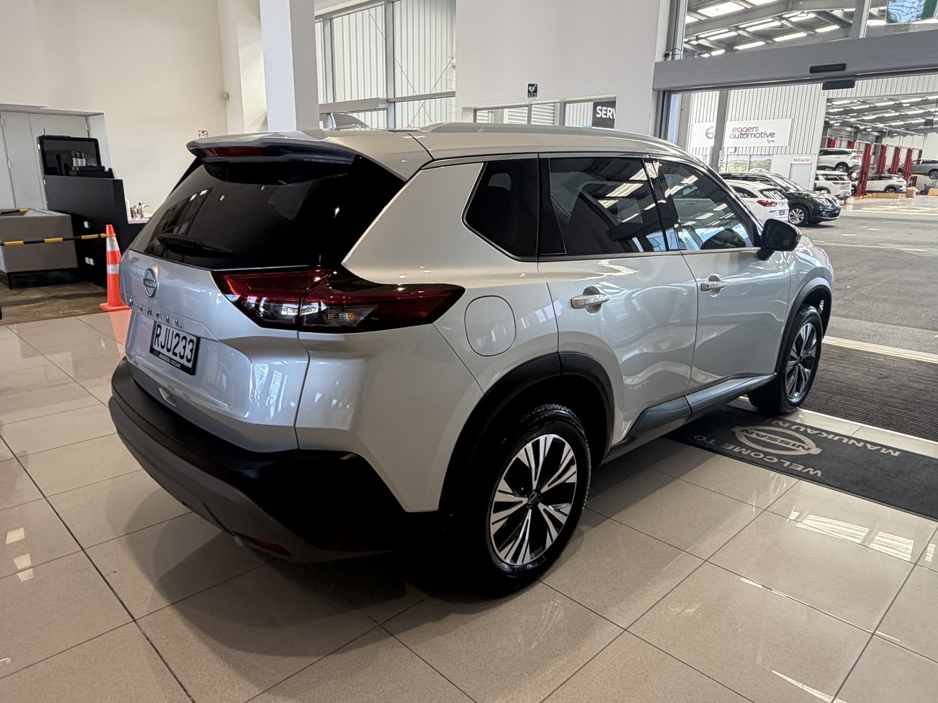 2025 Nissan X-Trail St-L 2.5P/4Wd/Cvt - Image 6