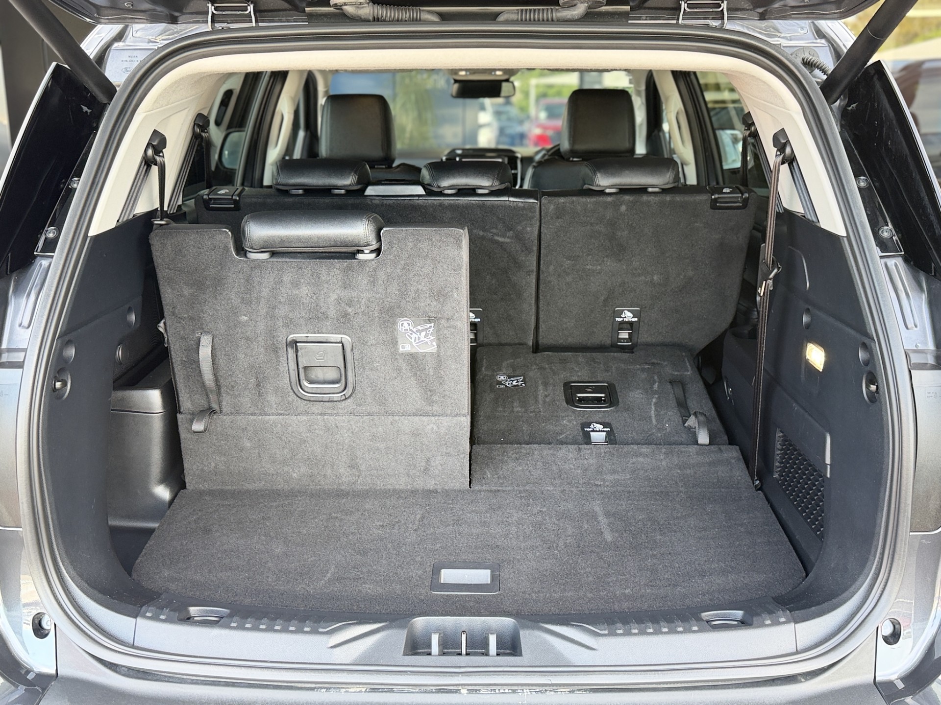 2025 Ford Everest TREND 4WD 2.0D - Image 3