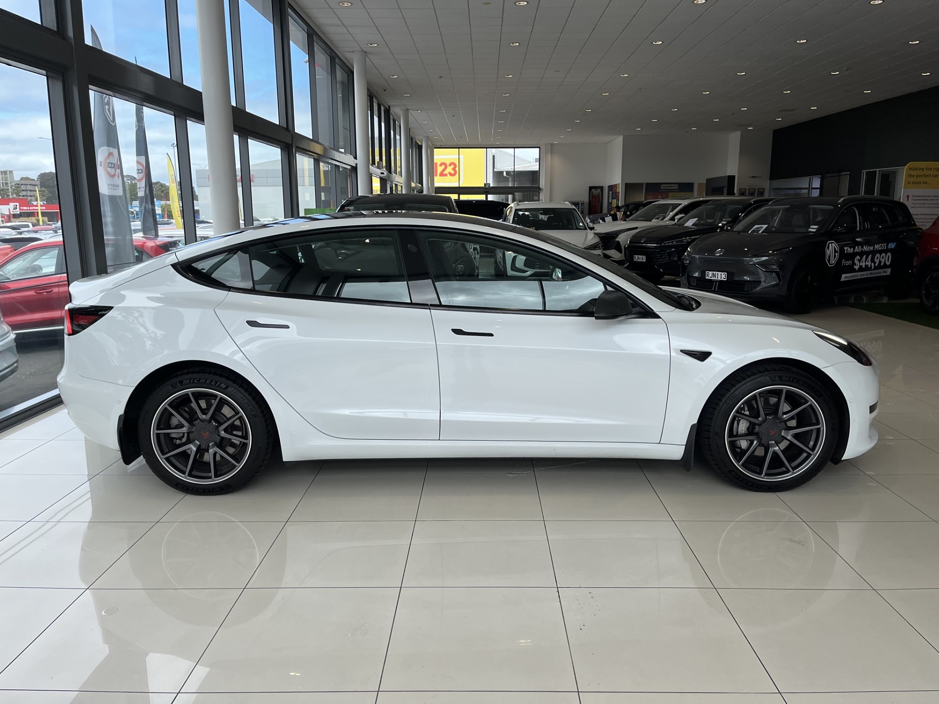 2021 Tesla Model 3 Standard Range Plus - Image 3