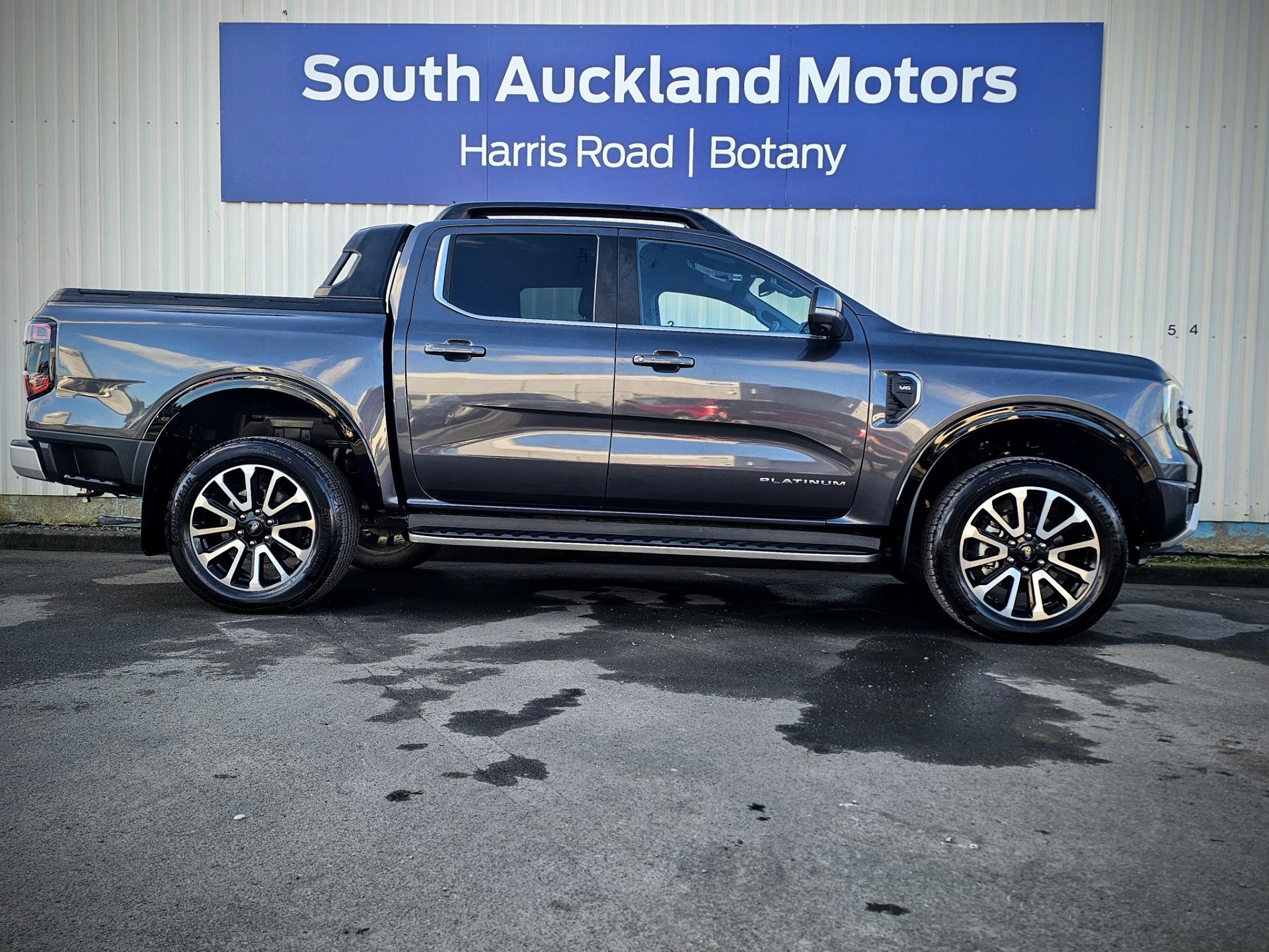 2025 Ford Ranger Platinum 3.0D/4Wd - Image 2